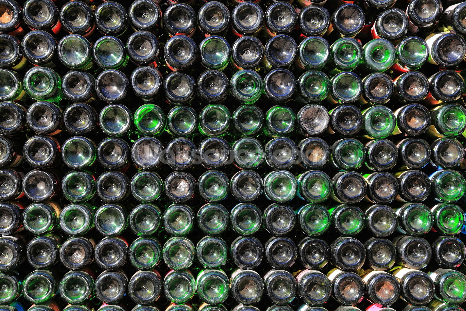 1600x1067 Old Wine Bottles Wallpaper