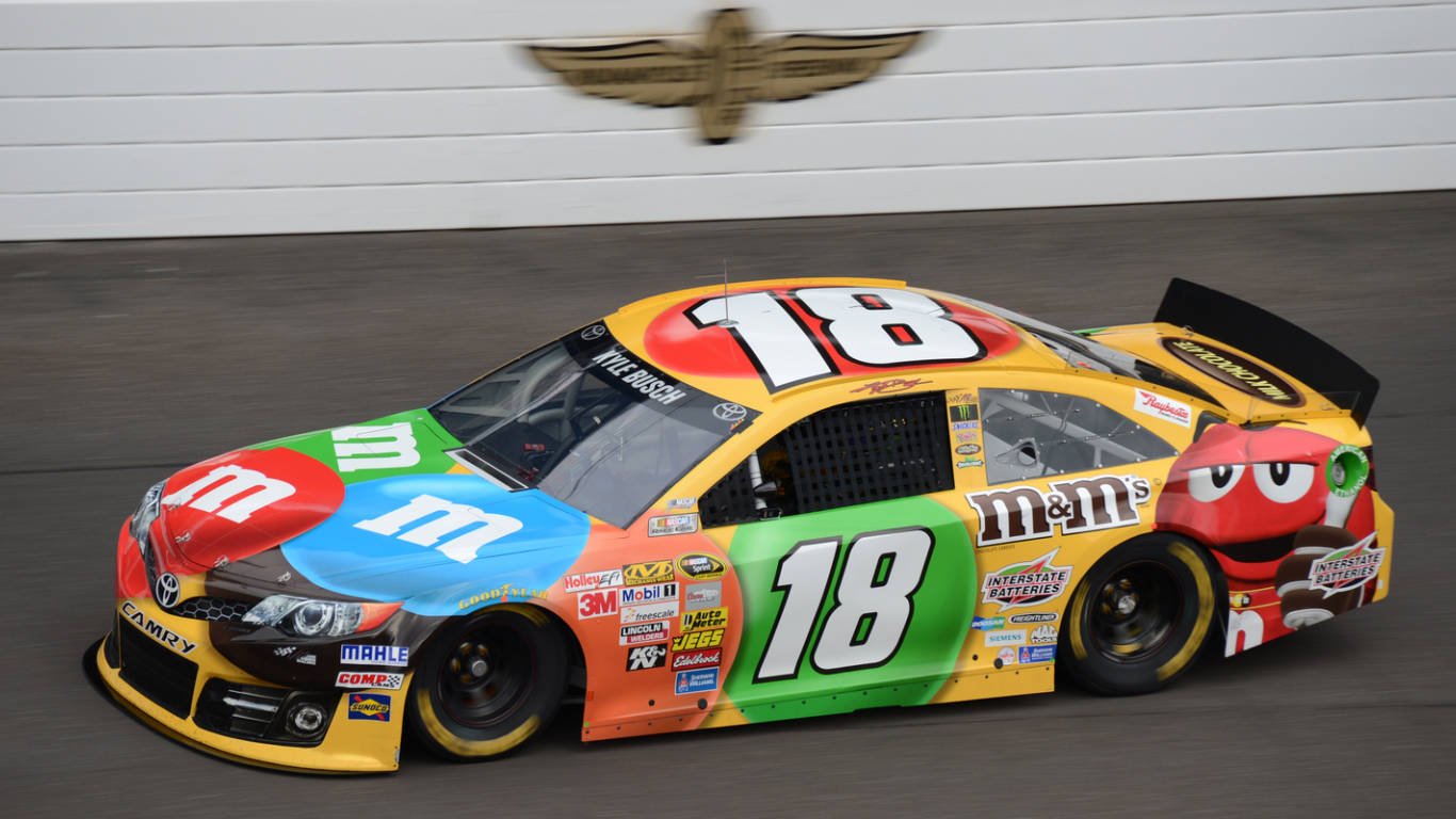 1366x768 Download Number 18 Car Kyle Busch Wallpaper