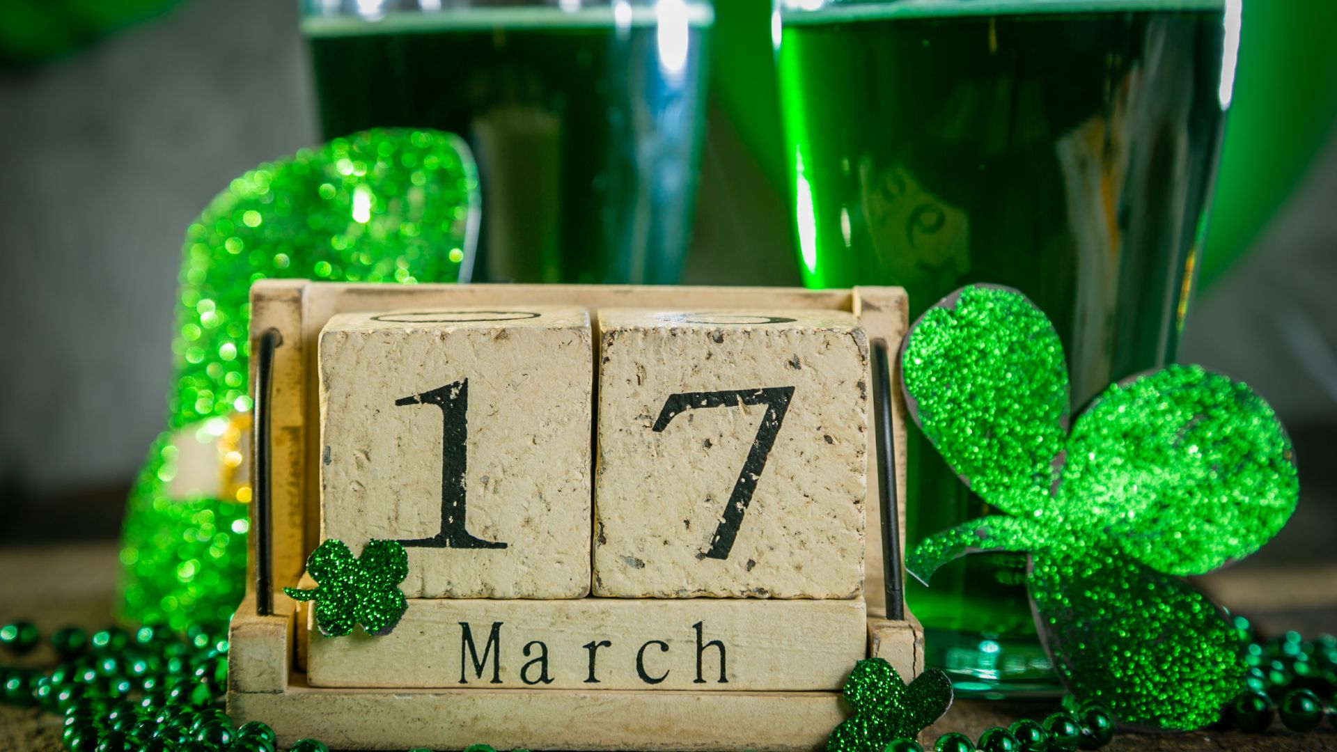 1920x1080 March St. Patrick's Day Green Glitter Four Leaf Clover Leaves Decorations HD St. Patrick's Day Wallpaper