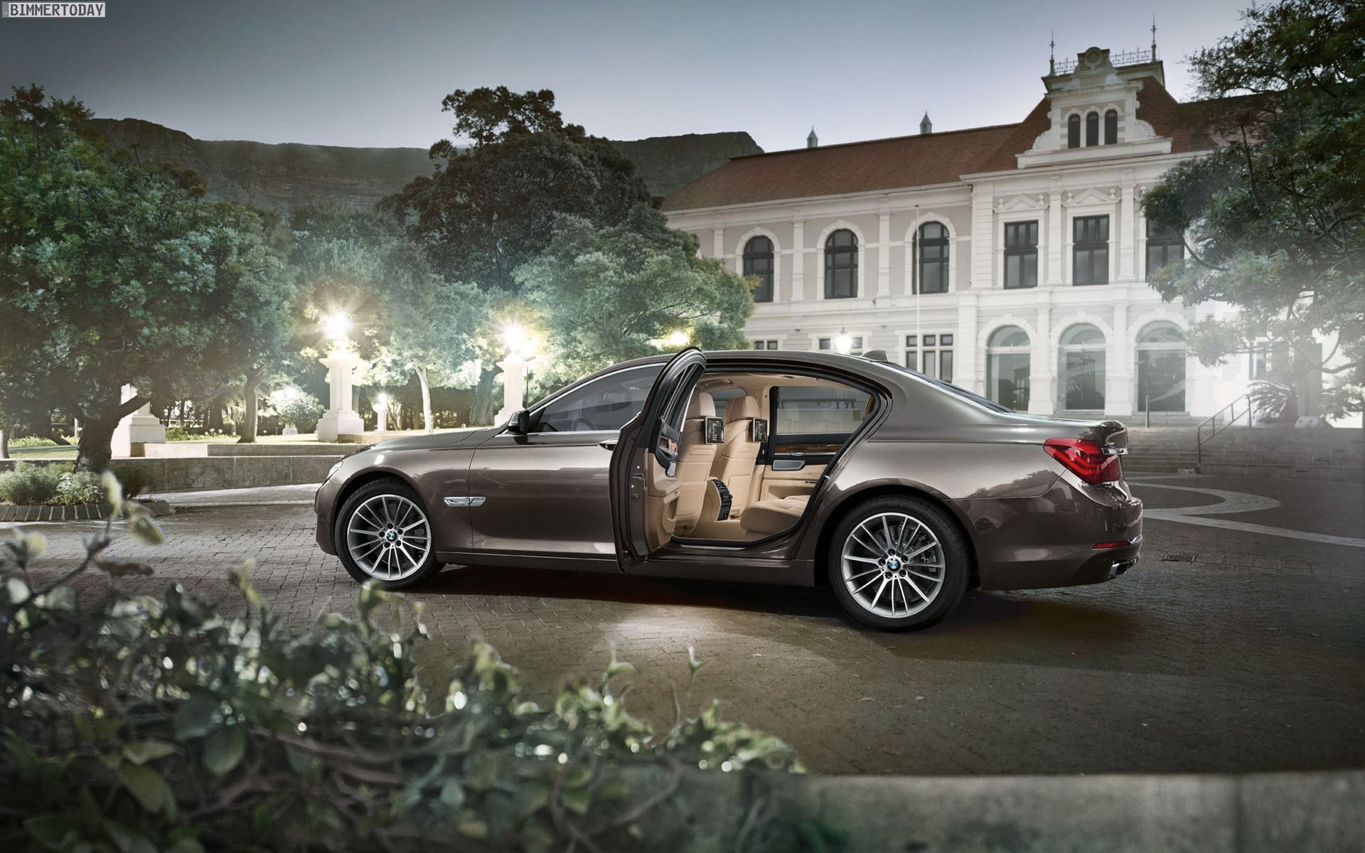 1920x1200 BMW 7er Facelift F01 LCI: Offizielle Wallpaper in 1600 und 1920 x 1200