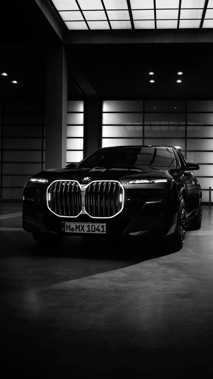 736x1308 BMW 7 SERIES