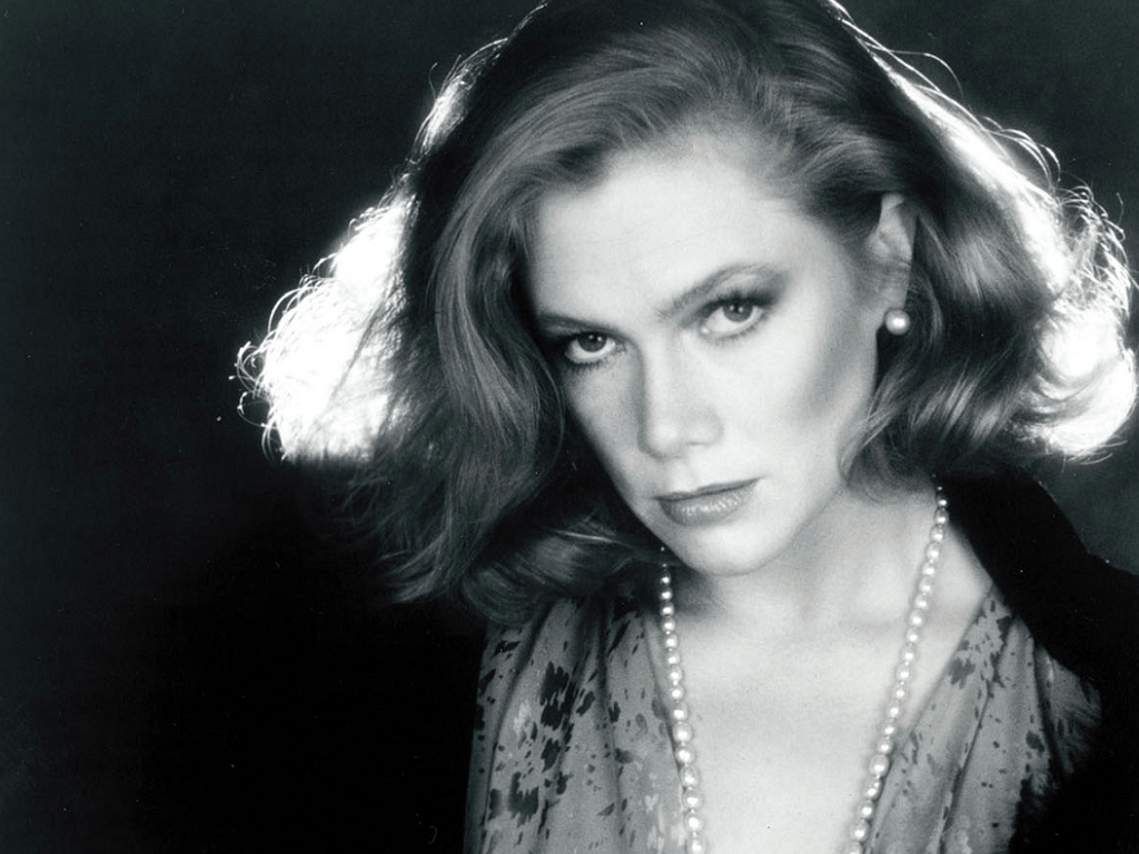 1024x768 Kathleen Turner Wallpaper