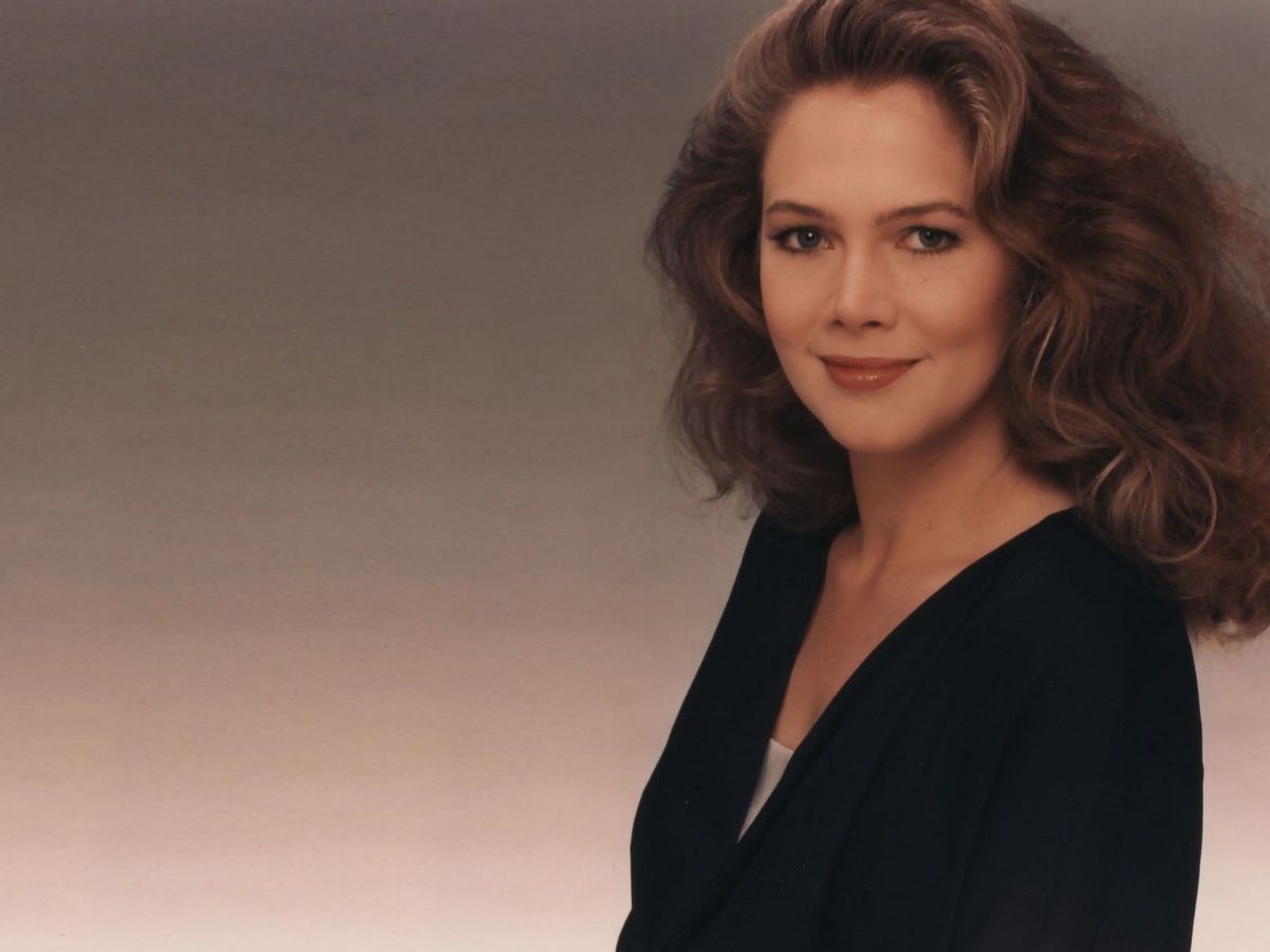 1200x900 Kathleen Turner Wallpaper