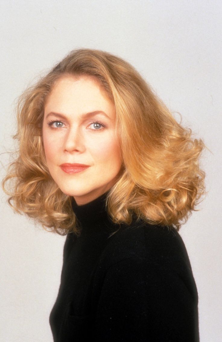 736x1132 Kathleen Turner