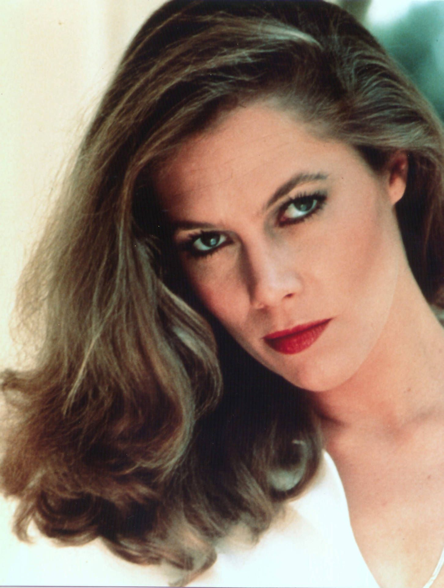 1452x1920 Download Actress Kathleen Turner Wallpaper