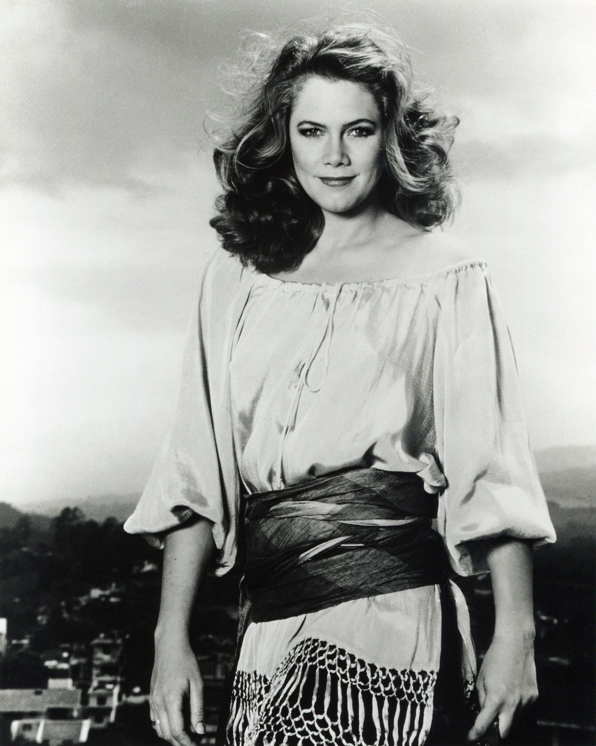 2045x2560 Kathleen Turner Wallpaper
