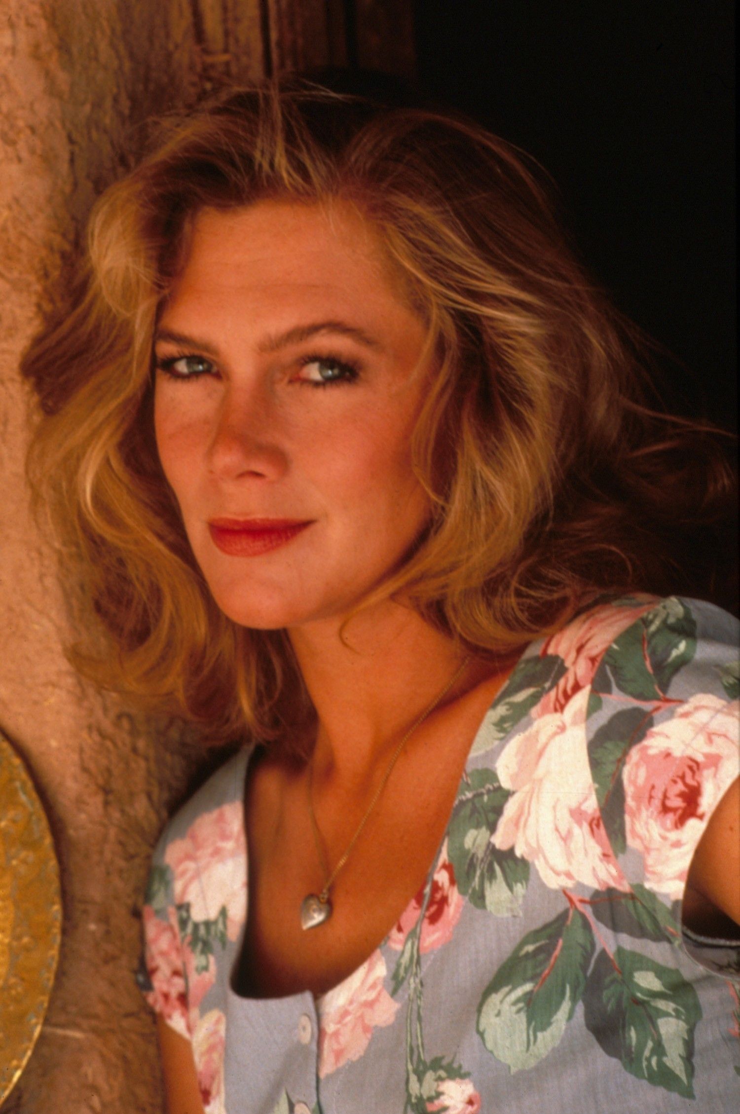 1500x2258 Kathleen Turner Wallpaper