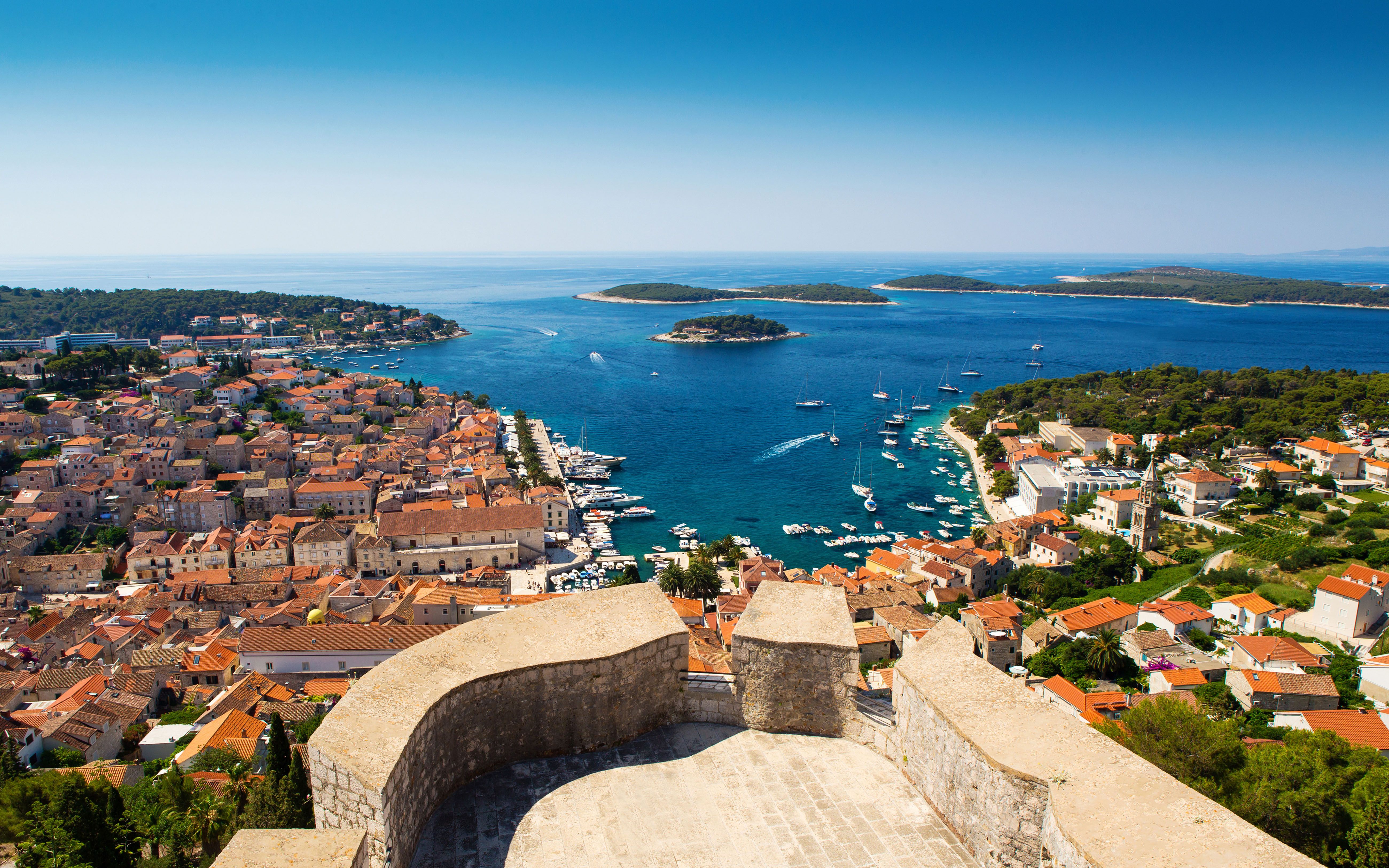 5200x3250 Hvar Wallpaper
