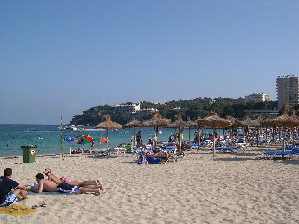 1024x768 Beach in Magaluf, Spain