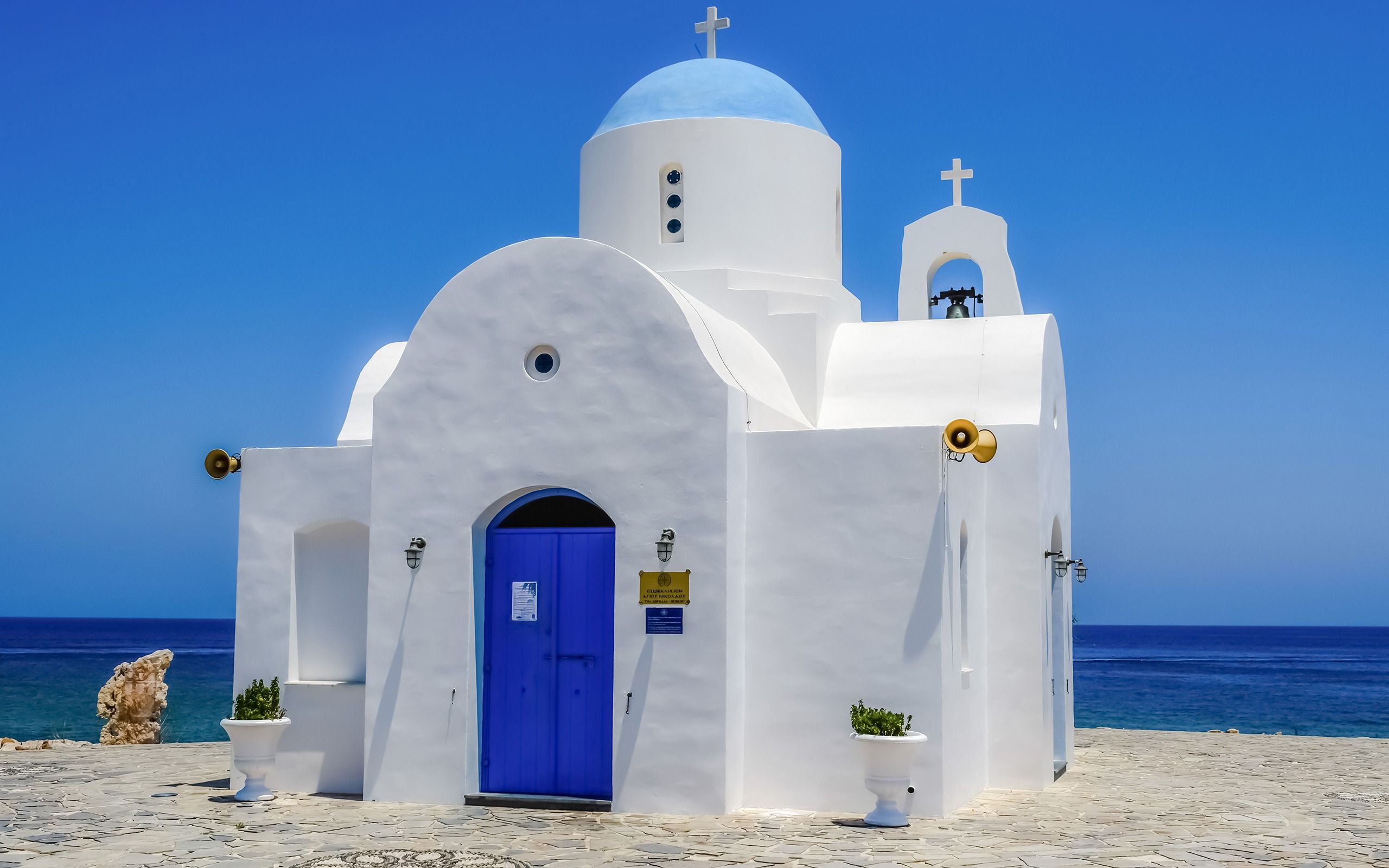 2560x1600 Beach blue sky church cyprus 2017 High Quality Wallpaper