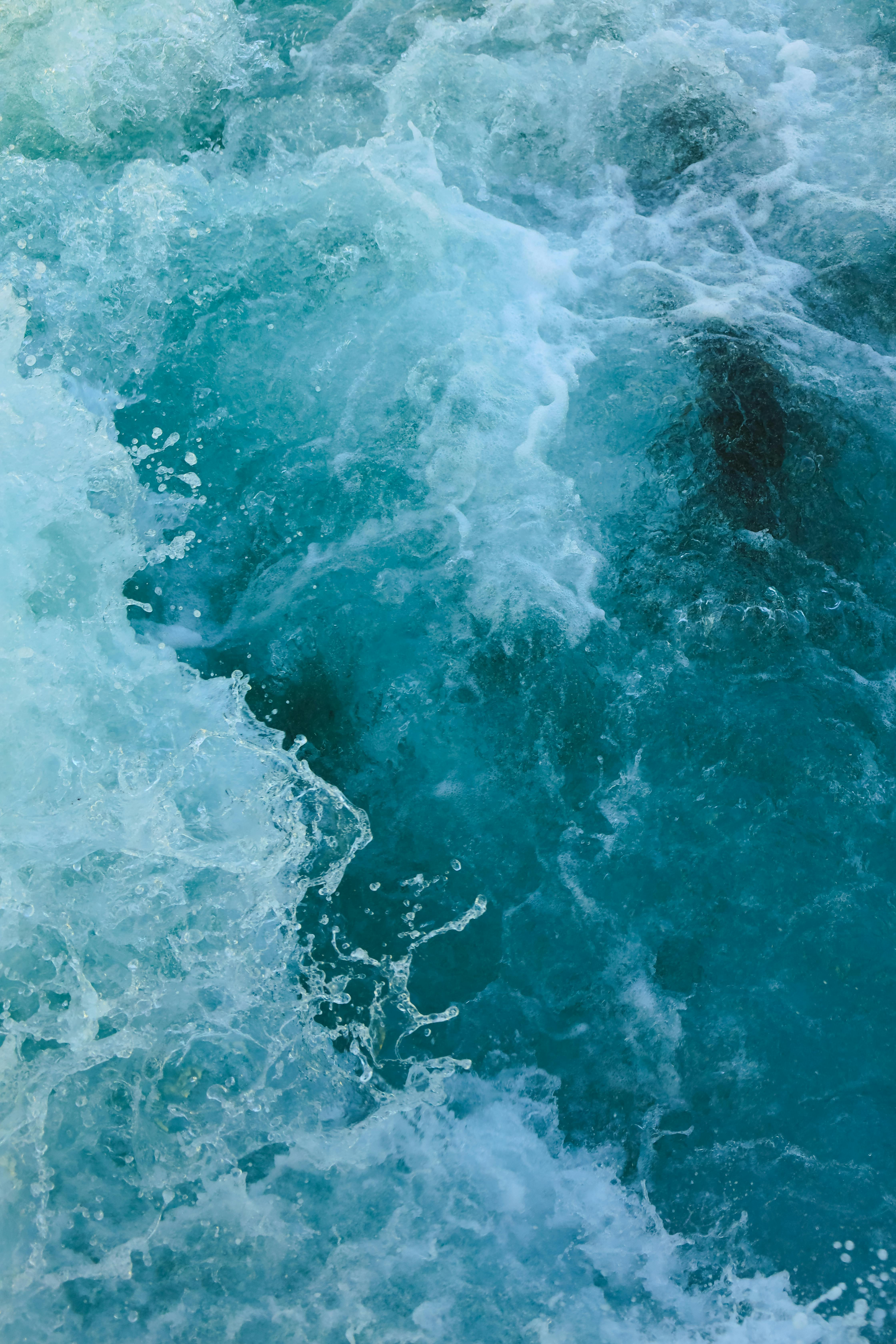4480x6720 Vibrant Turquoise Ocean Wave Close Up · Free