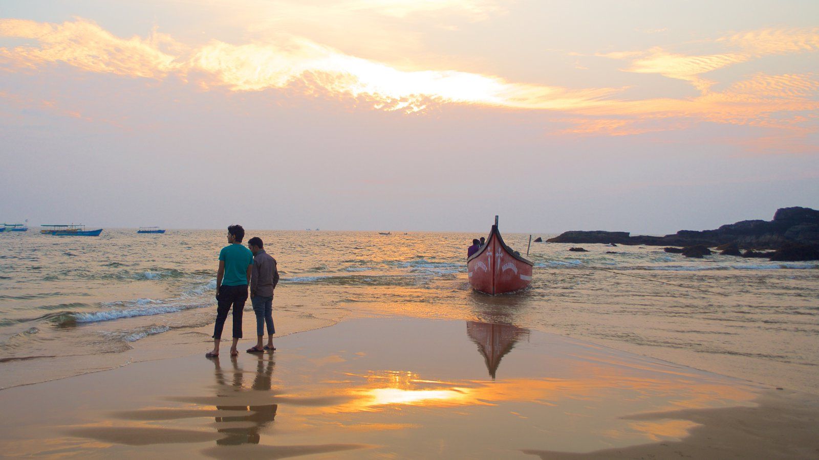 1600x900 Beach In Baga Beach Goa Wallpaper