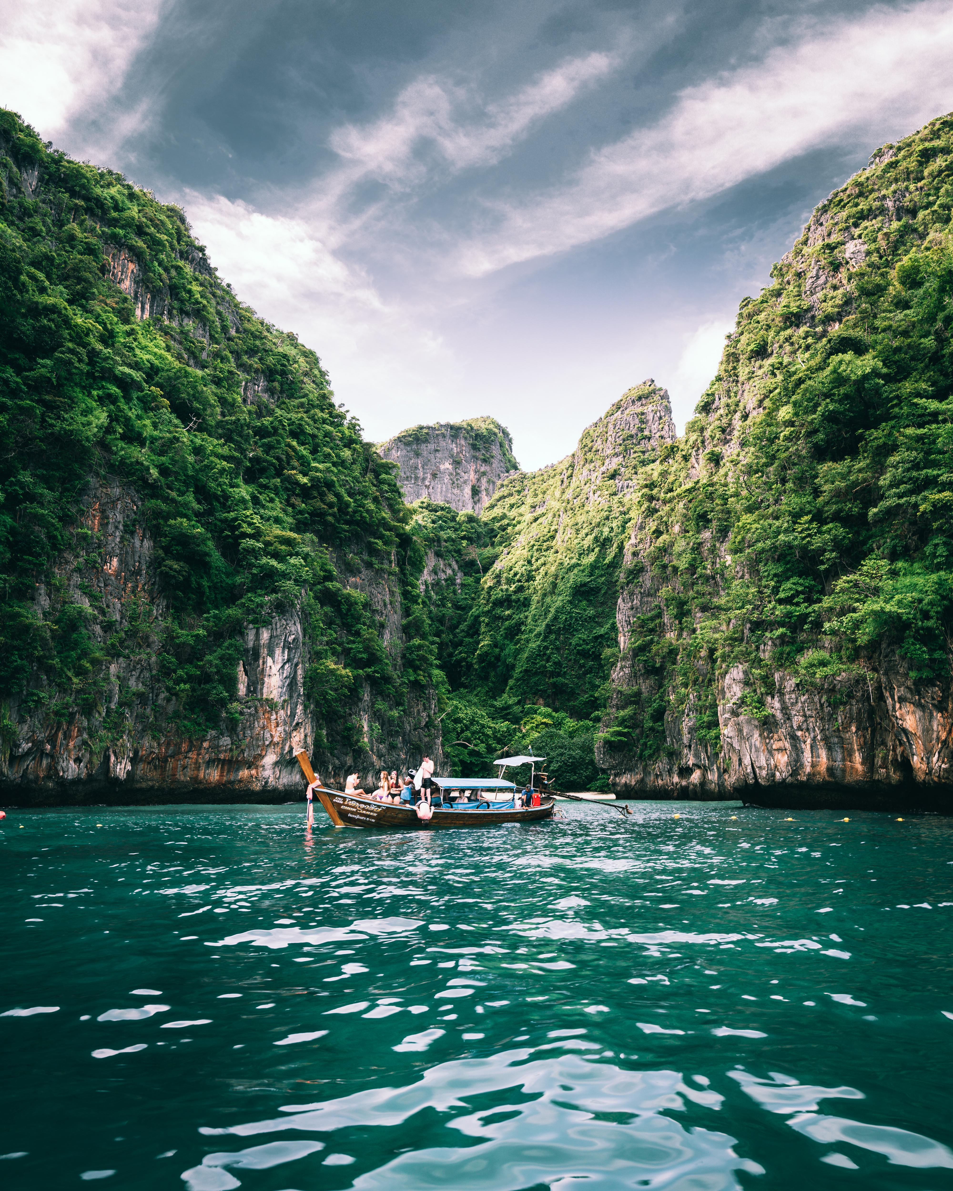 4000x5000 Koh Phi Phi Leh, Thailand glimpse of paradise