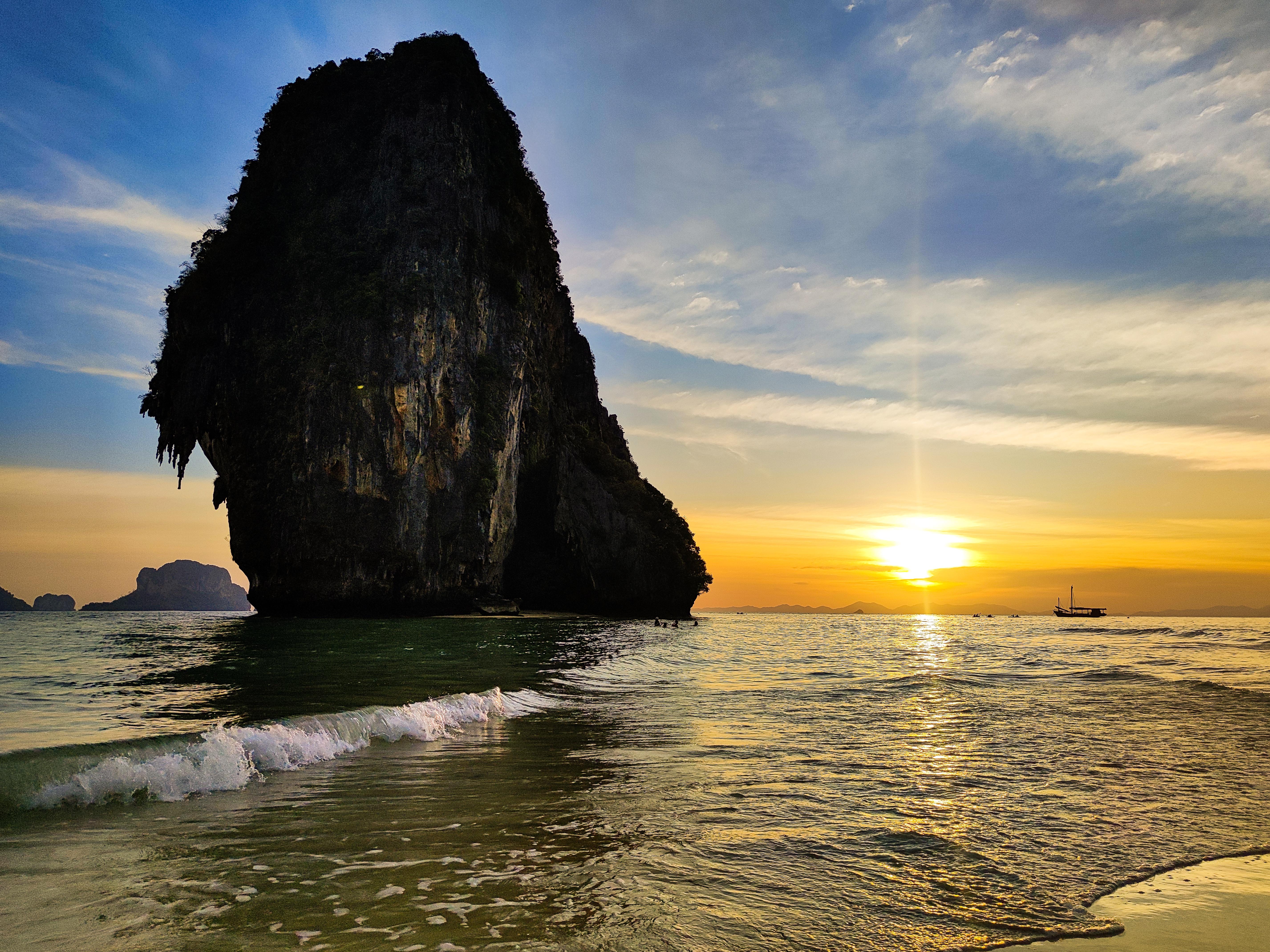 5707x4280 Amazing Railay