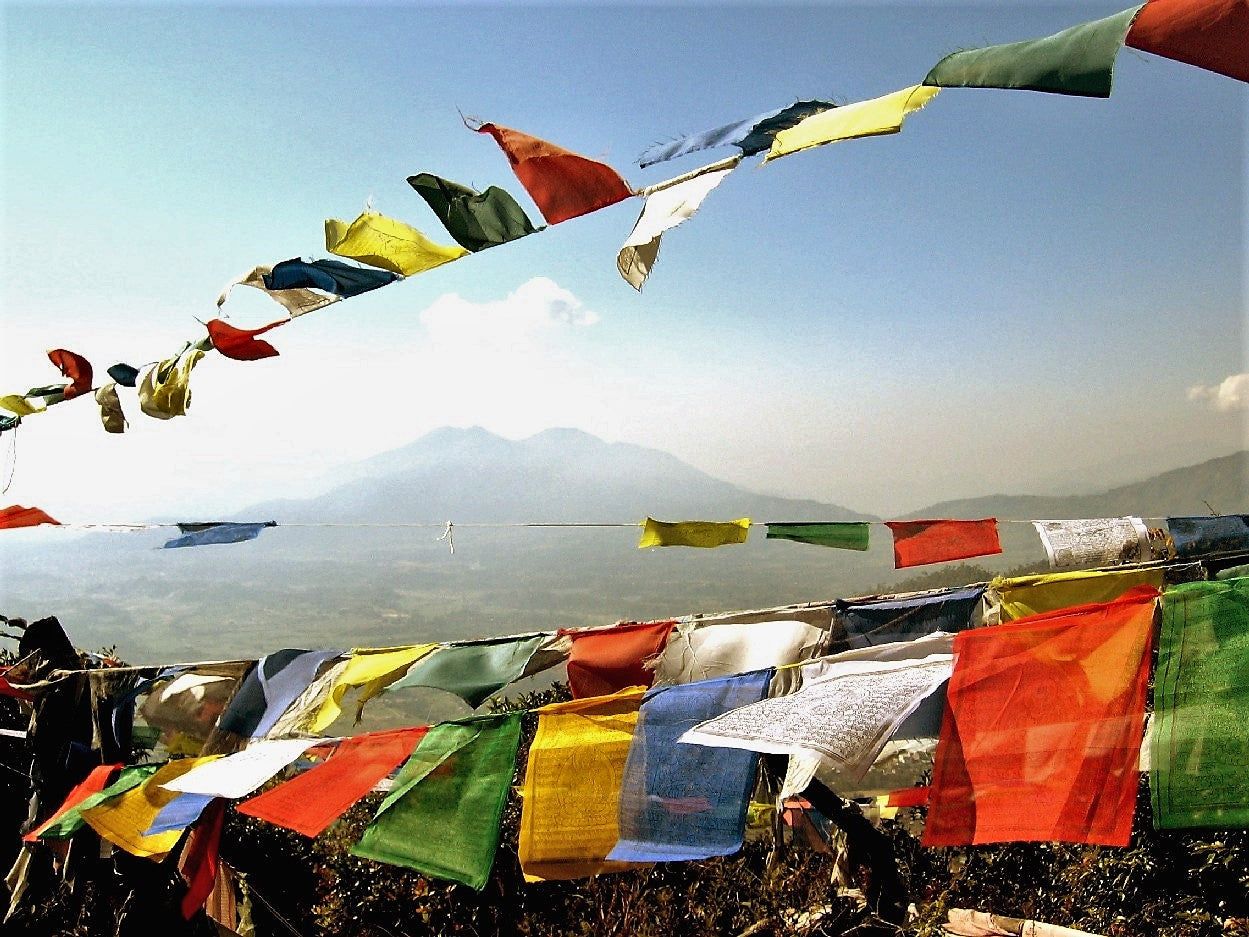 1249x937 Chenrezig Prayer Flags in English, Multi / 20x20cm, 2m