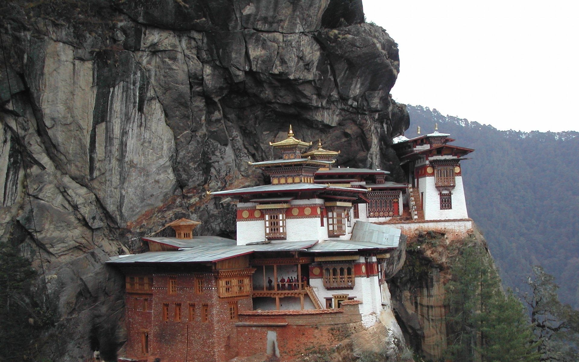 1920x1200 Paro Taktsang: Majestic Religious Sanctuary HD Wallpaper