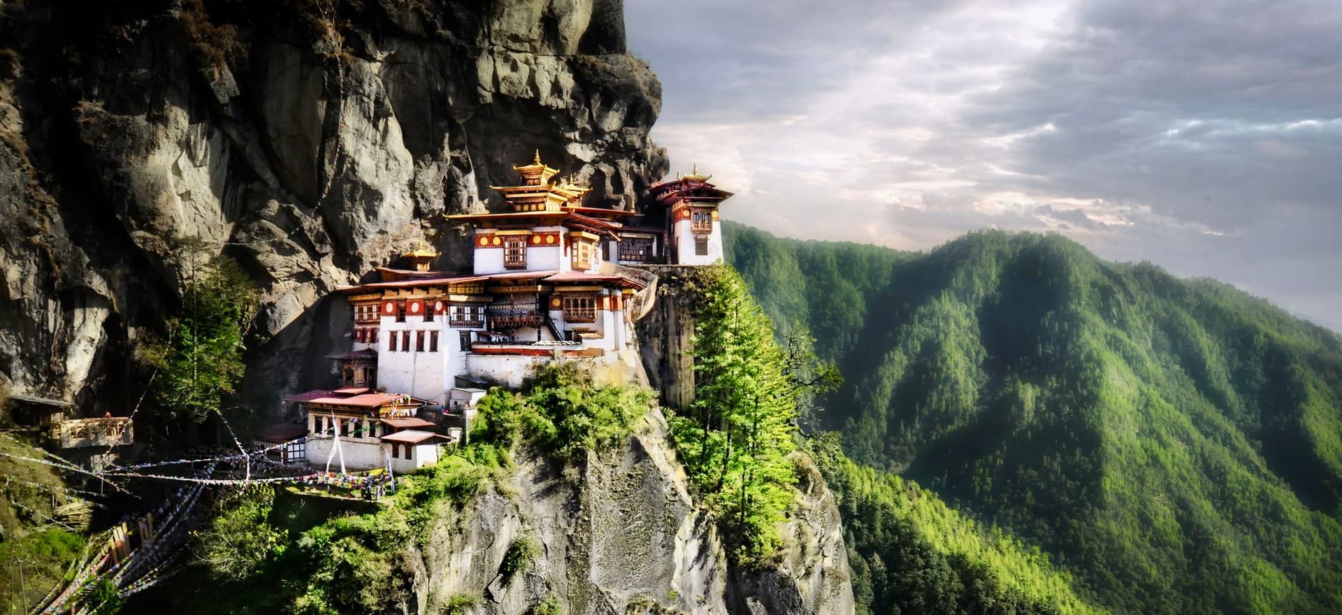1920x880 Top Must See Attractions In Bhutan: Tiger's Nest Monastery, Punakha Dzong, Dochula Pass, Phobjikha Valley, Buddha Dordenma, Bumthang Valley, And Trongsa Dzong
