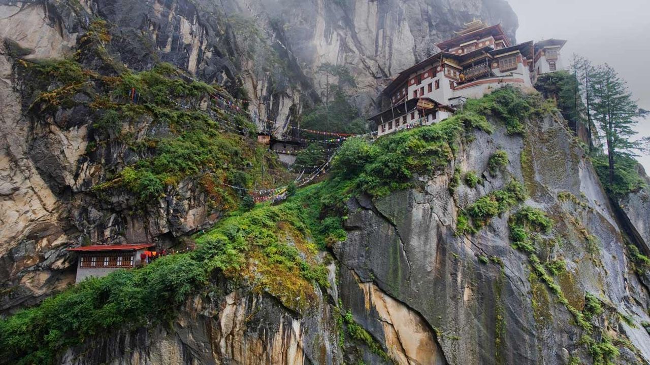 1280x720 Paro Taktsang (Tiger's Nest Monastery) above Paro Valley, Bhutan Gallery · Peapix