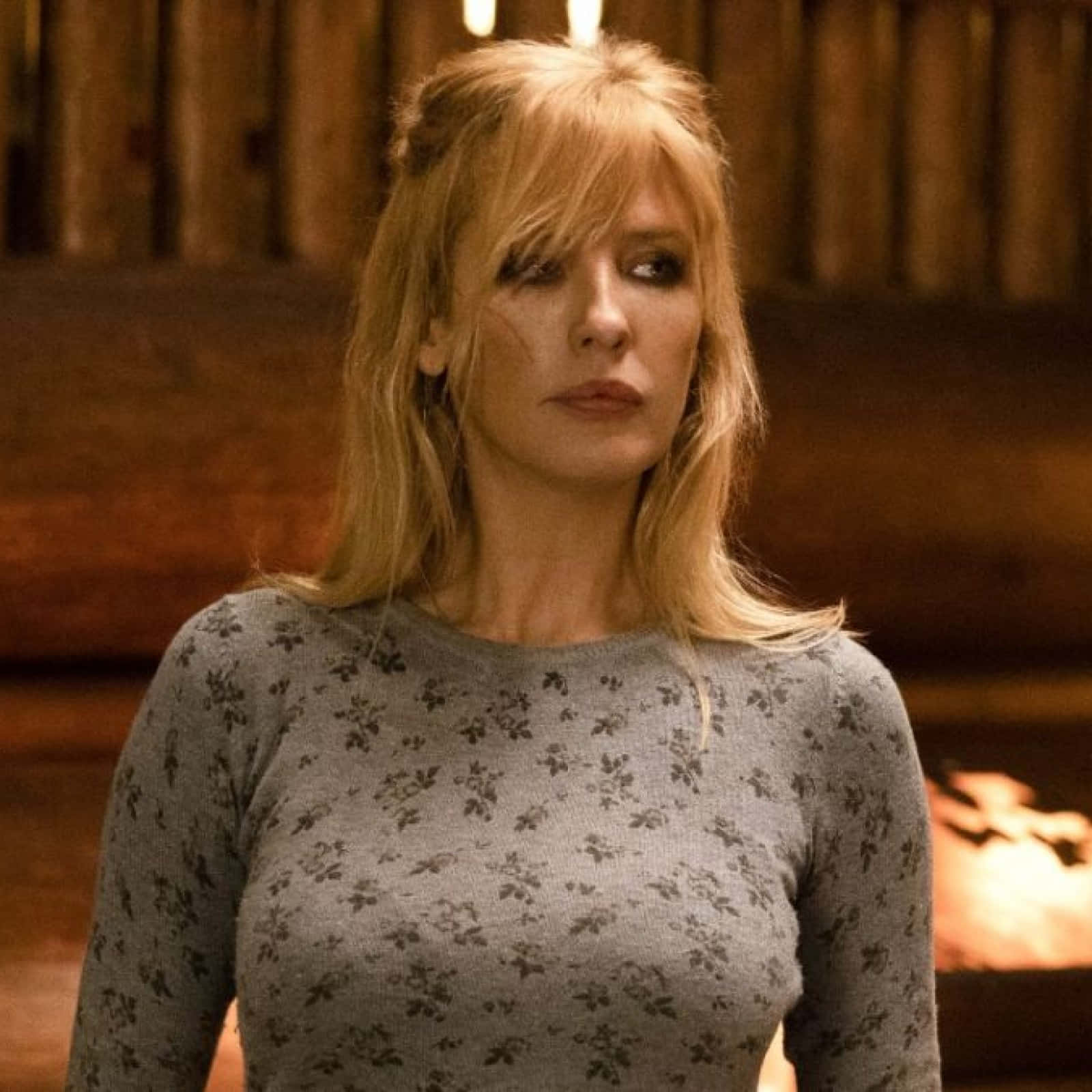 1600x1600 Download Kelly Reilly looking beautiful in a black dress