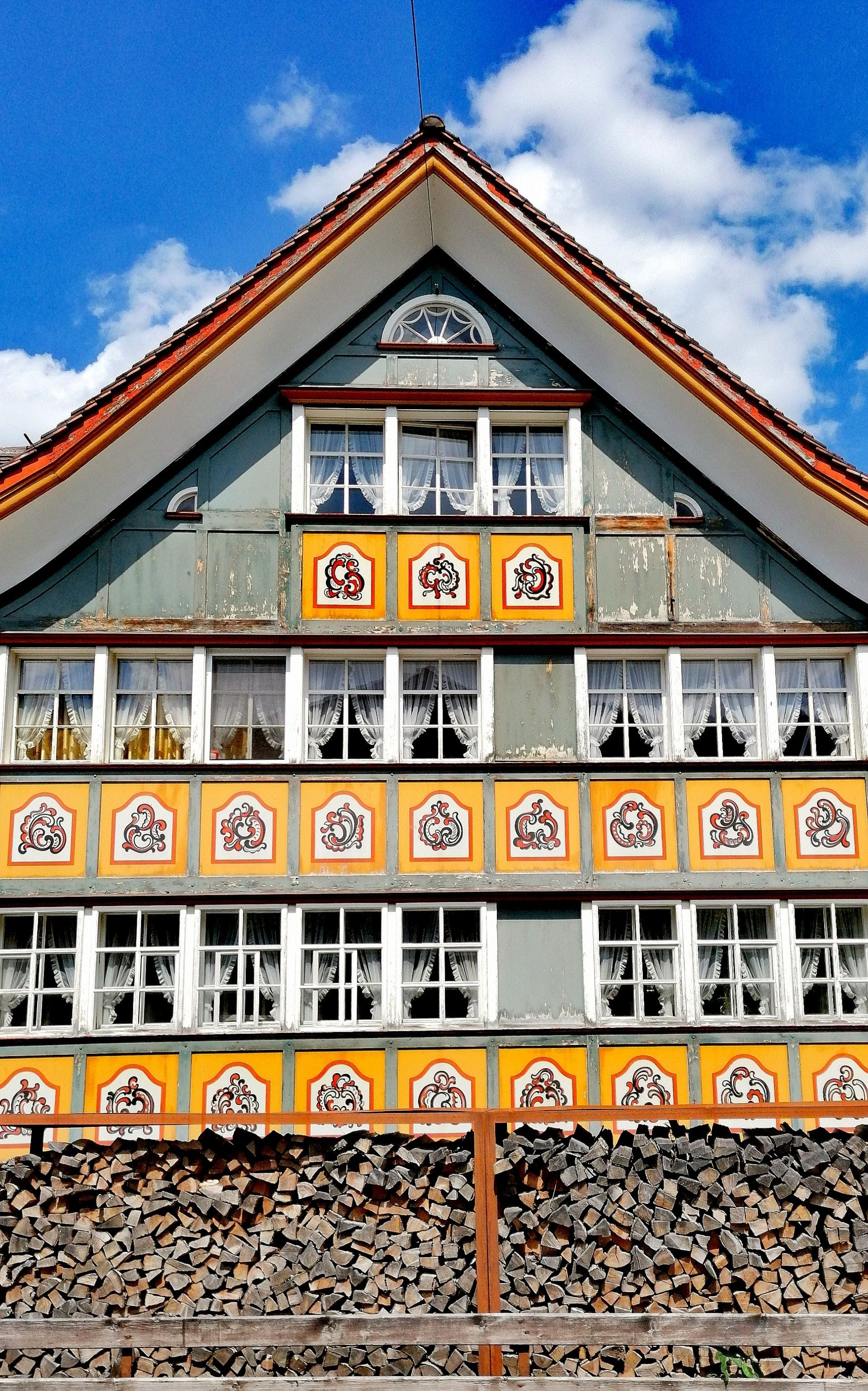 1920x3077 HD Traditional Appenzell House Wallpaper