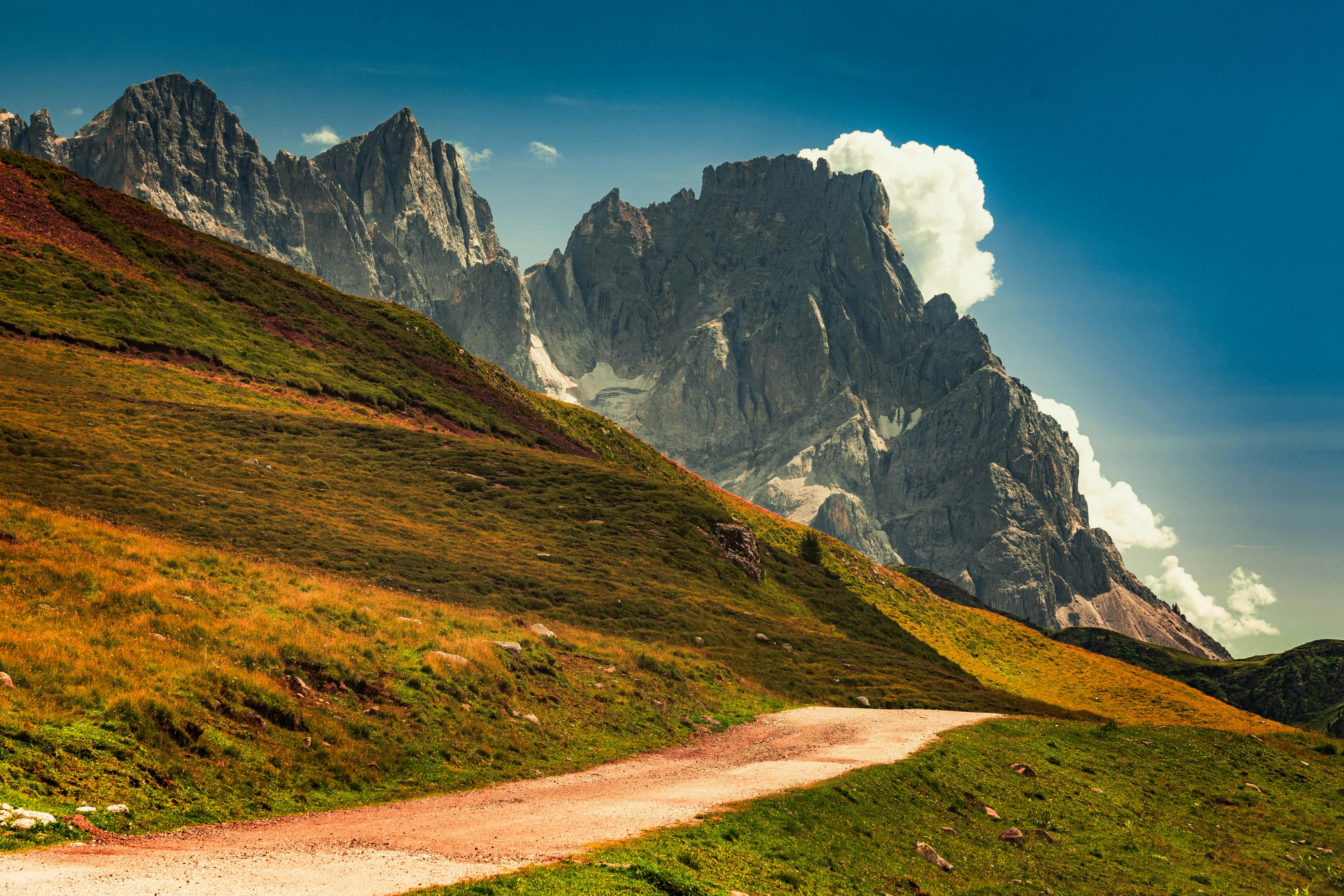 3936x2624 Stunning Mountain Landscape Pathway View · Free