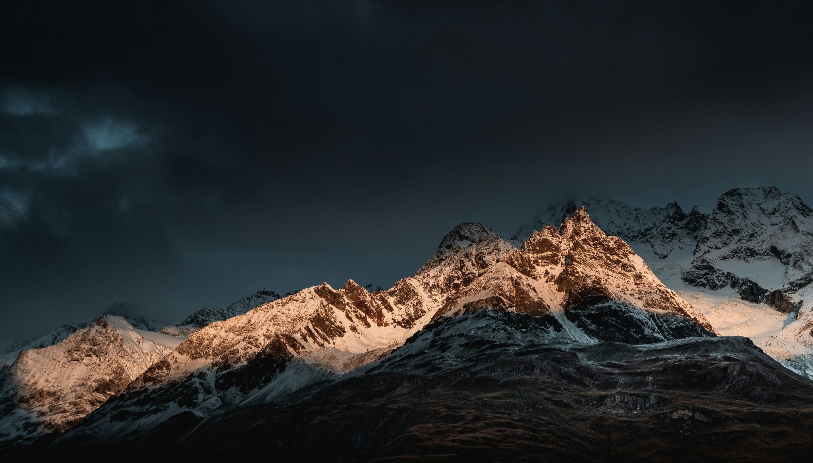 3300x1880 Dramatic Mountain Landscape