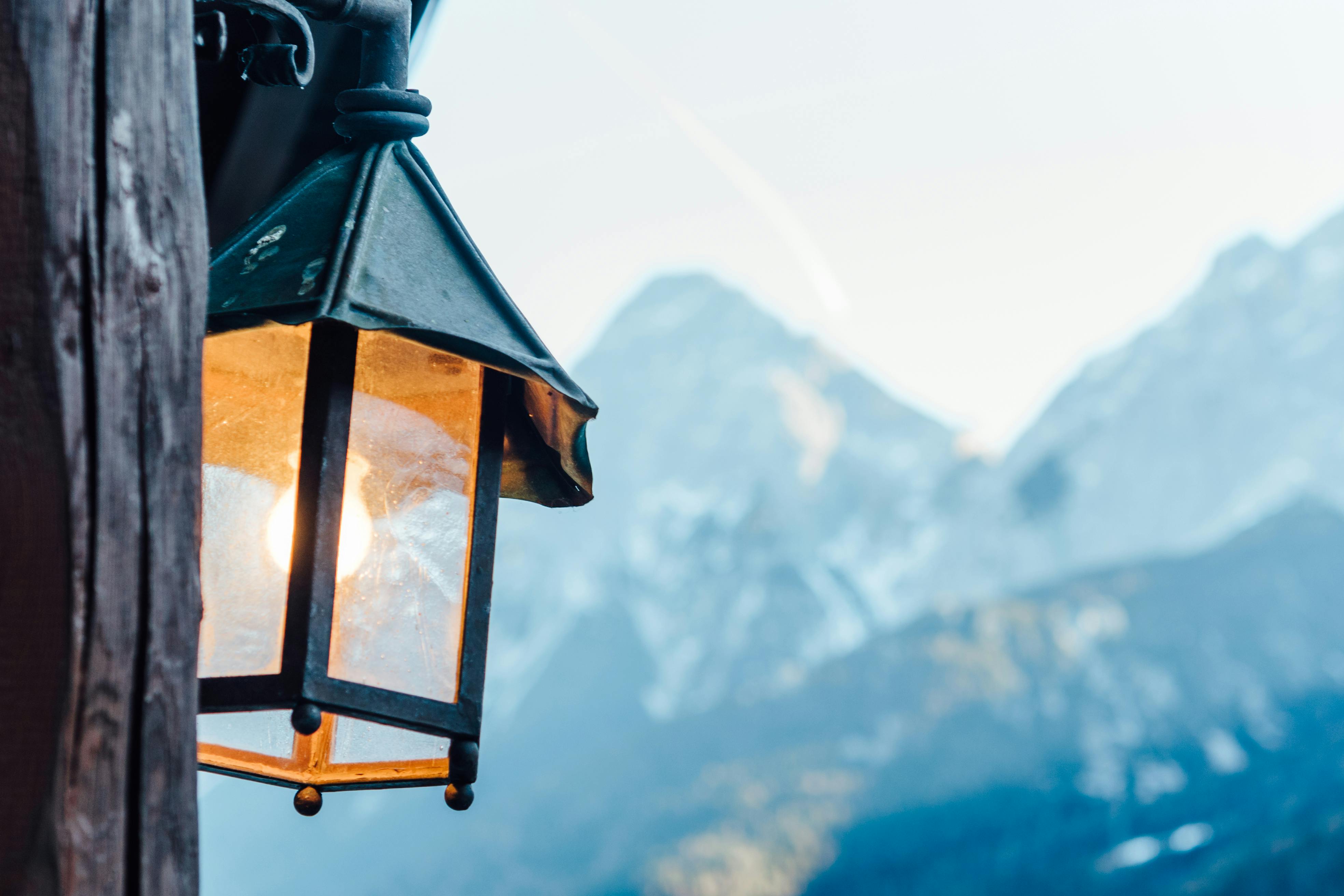 3936x2624 Vintage Lamp on Wall in Mountains · Free