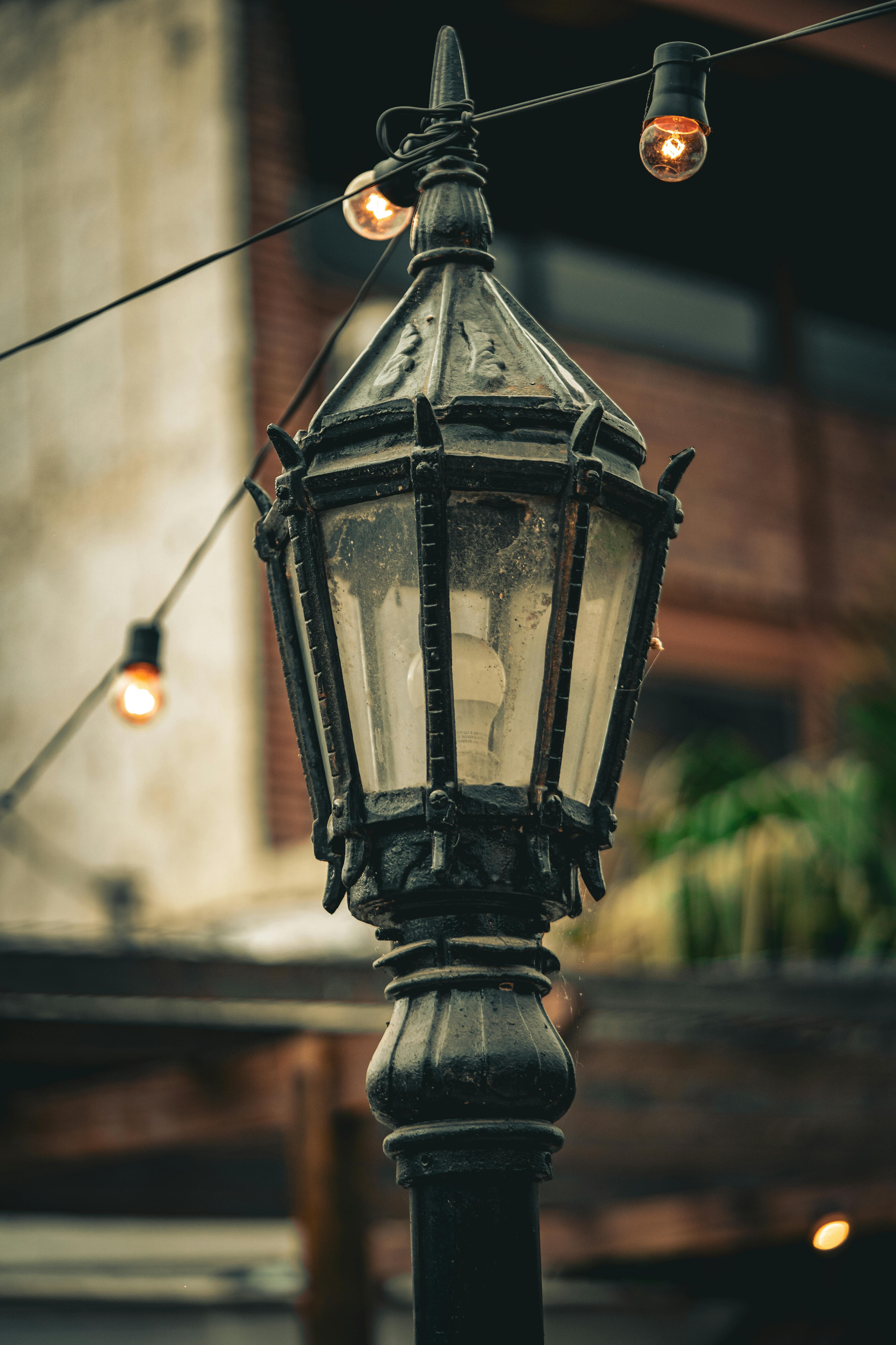 4000x6000 Photo of a Vintage Street Lamp · Free