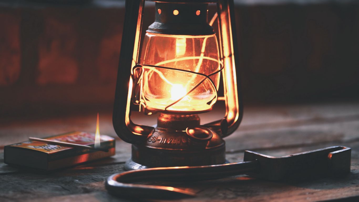 1366x768 Download wallpaper 1366x768 lamp, retro, vintage tablet, laptop HD background