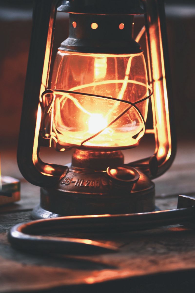 800x1200 Download Wallpaper 800x1200 Lamp, Retro, Vintage Iphone 4s 4 For Parallax HD Background