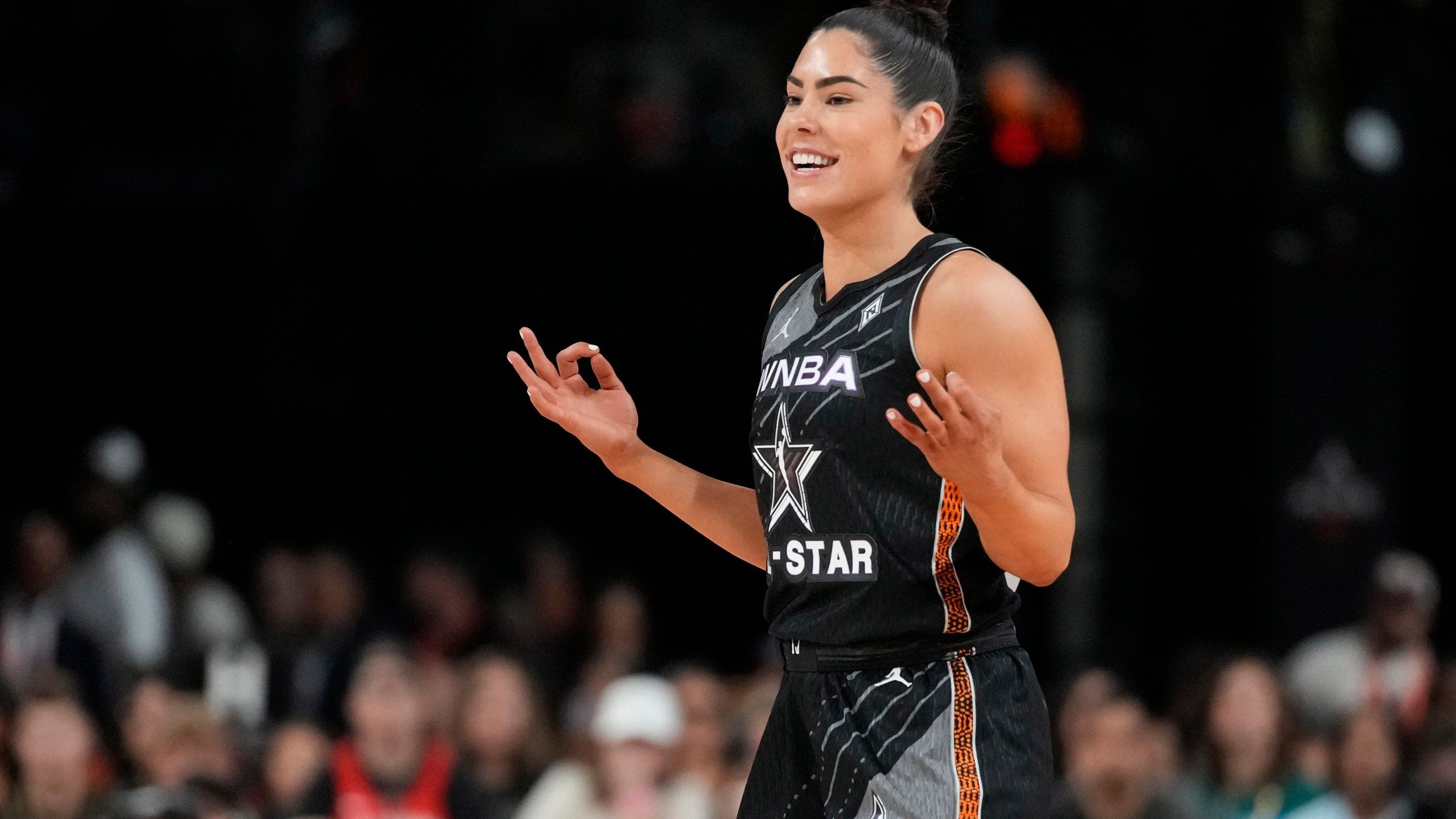 2560x1440 Kelsey Plum Headed To Los Angeles And Jewell Loyd To Las Vegas In Blockbuster 3 Way Deal: AP Source