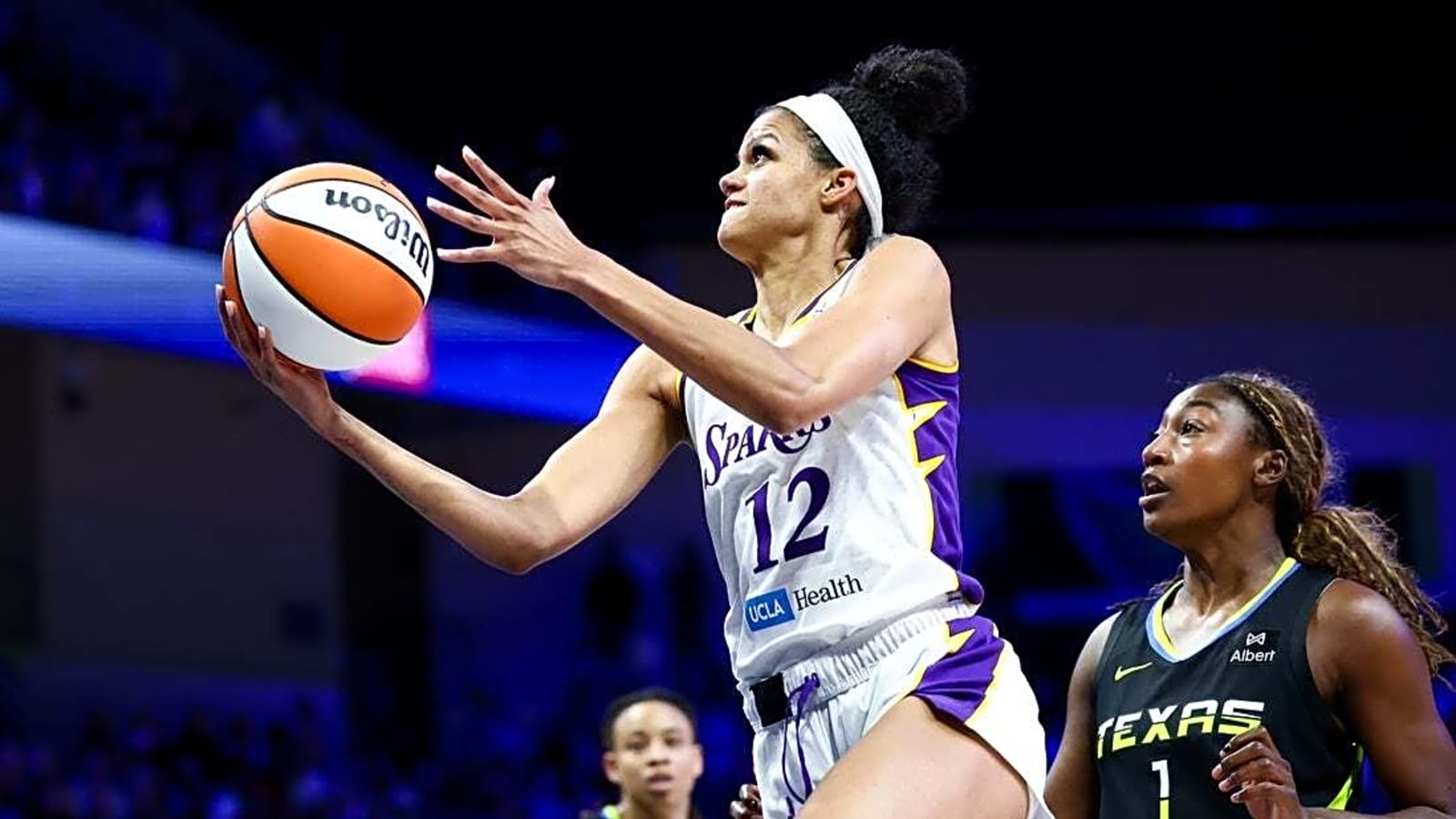 1600x900 Kelsey Plum hits for 28 as Sparks outlast Wings