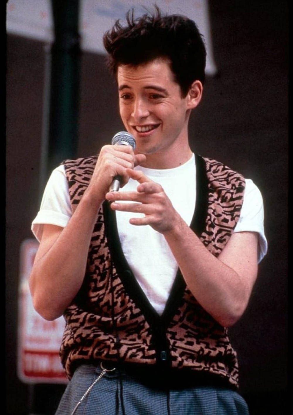 1000x1415 Download Young Matthew Broderick American Actor Wallpaper