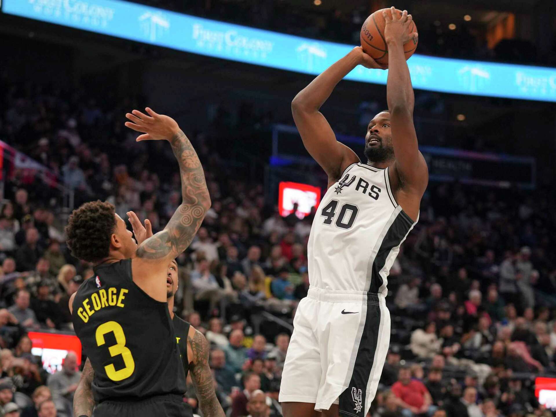 1920x1440 Barnes 'keeping The Lights On' With 3 Point Shooting