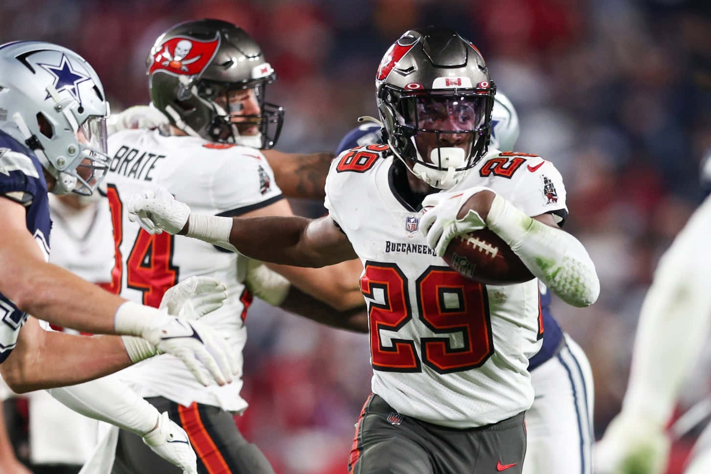 1453x968 Download Rachaad White Buccaneers Running Back Action Wallpaper