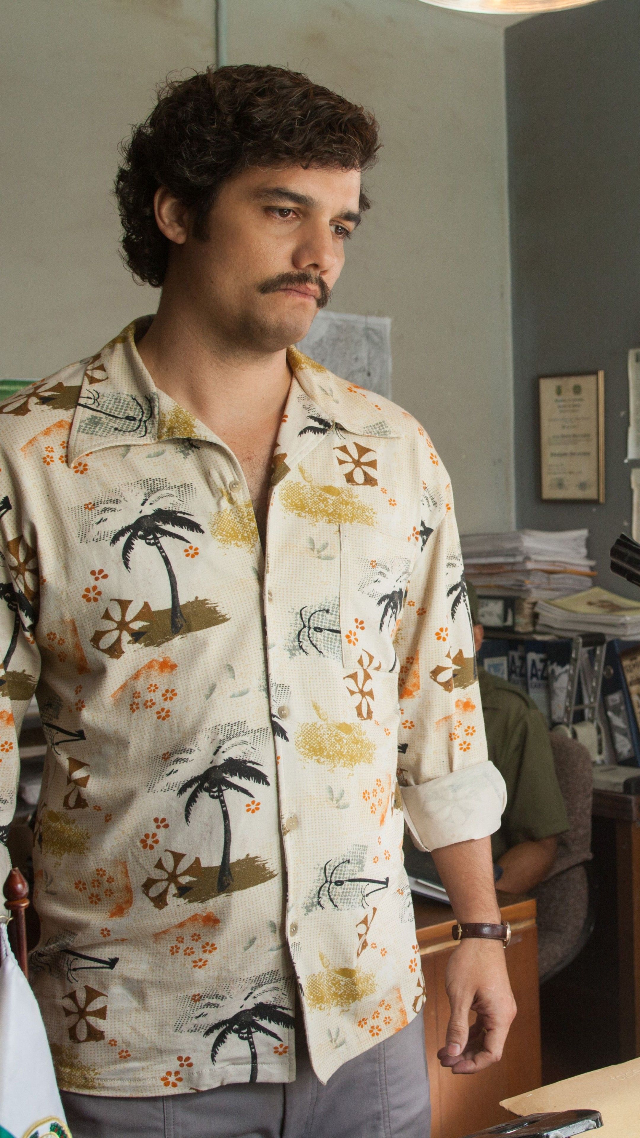2160x3840 Wagner Moura Wallpaper