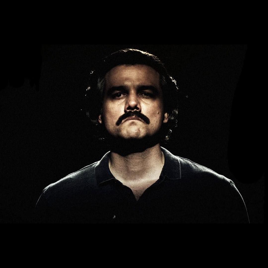 1080x1080 Wagner Moura Wallpaper