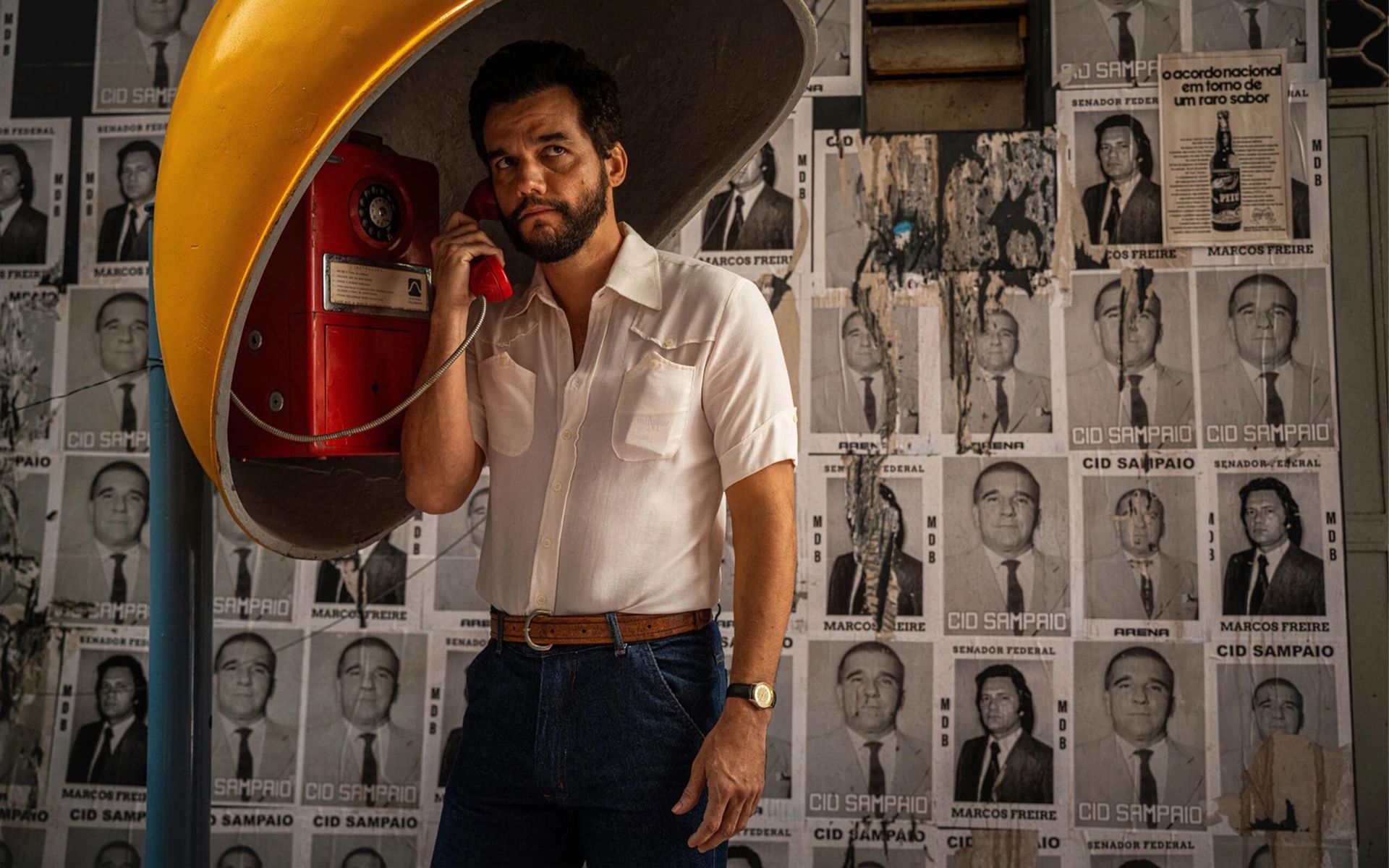 1920x1200 The Secret Agent Star Wagner Moura on Aging, Political Projects