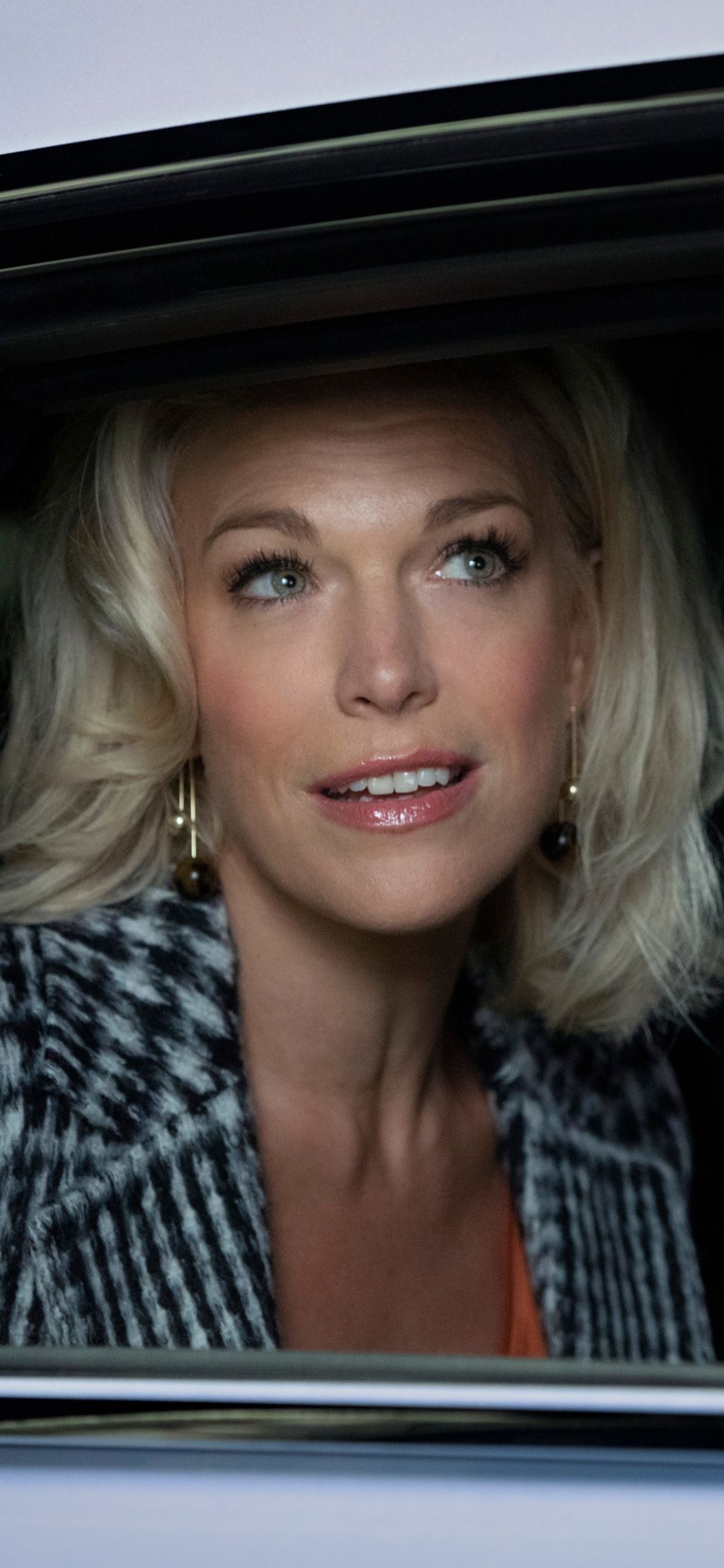 1170x2532 Hannah Waddingham Phone Wallpaper: Free 4K & HD Downloads
