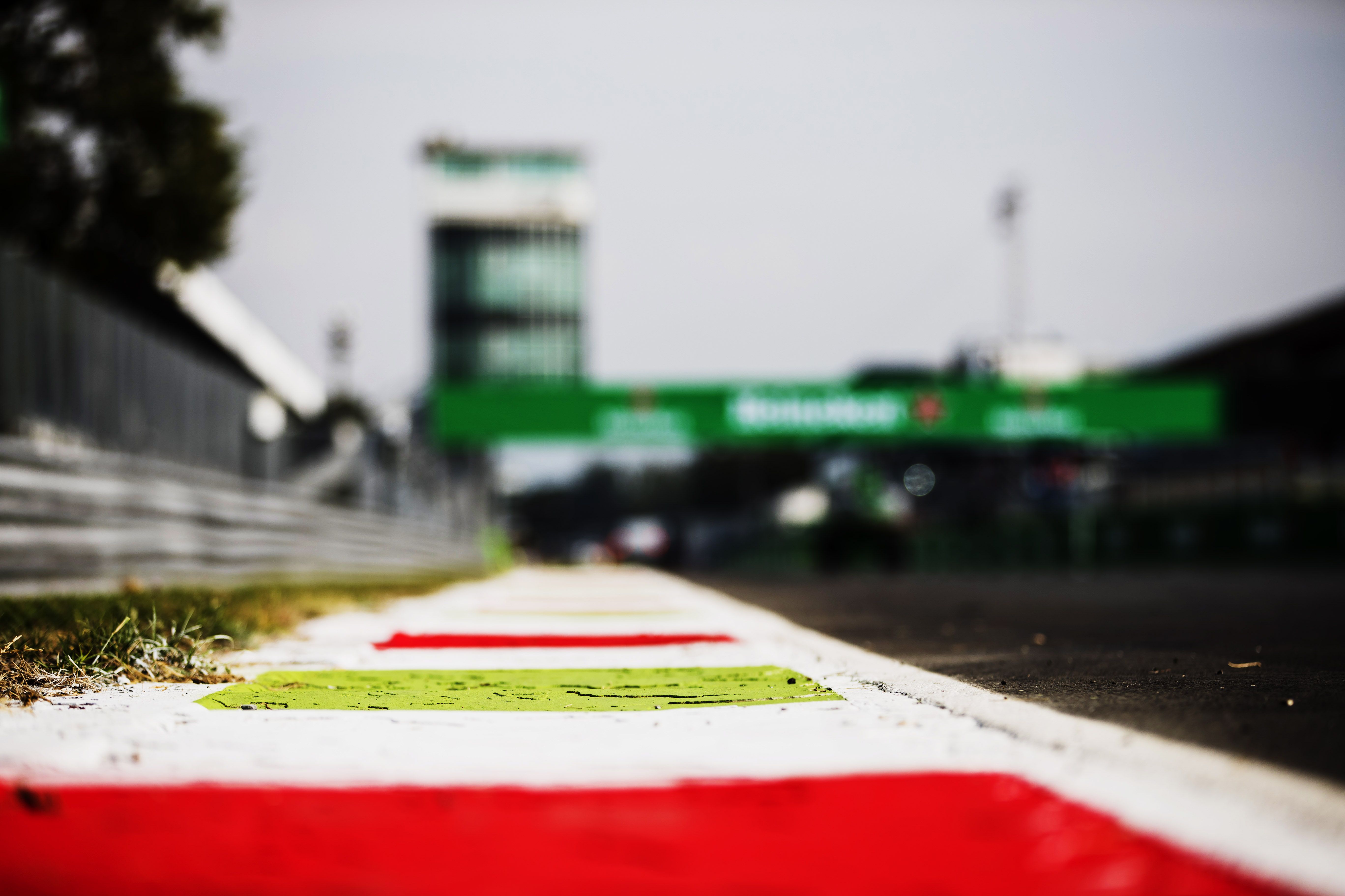 5472x3648 Monza circuit perfect lap guide