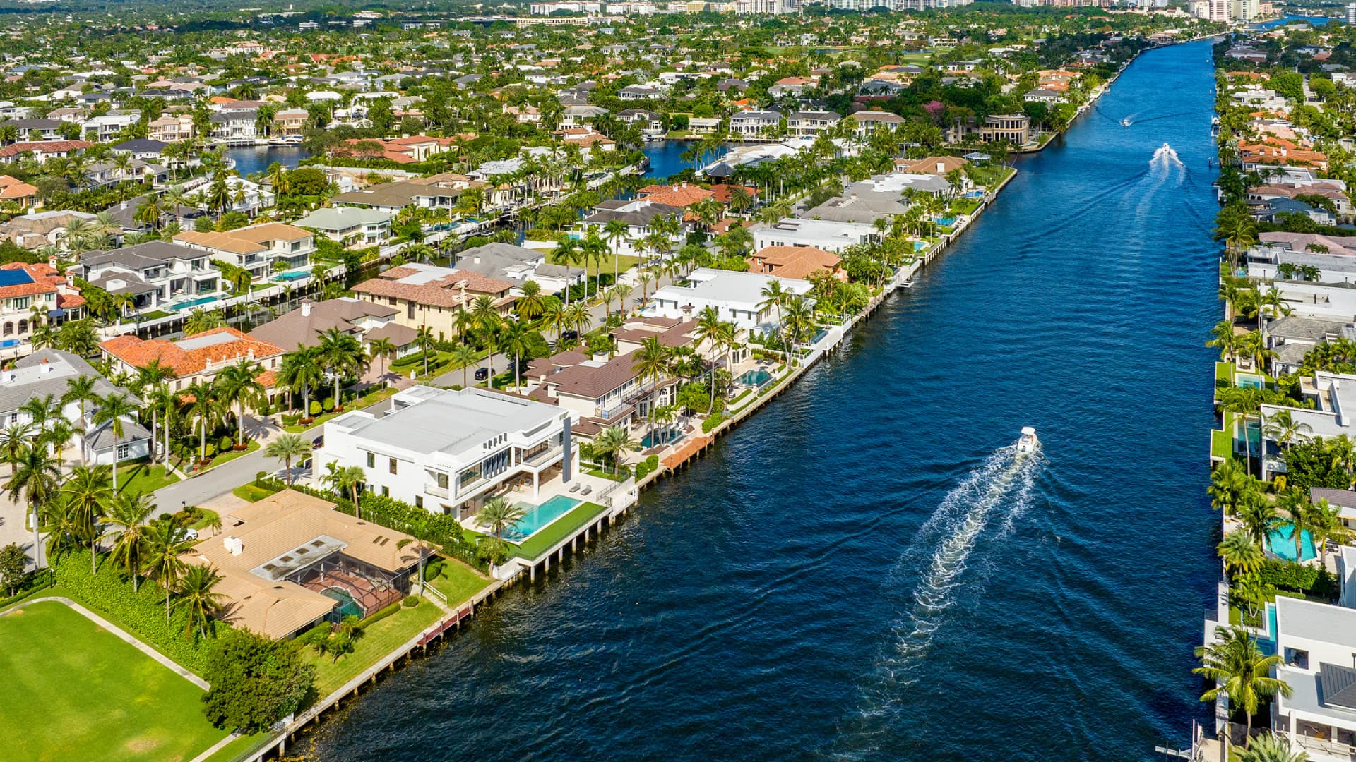 1920x1080 Contemporary Boca Raton, Florida, Home Catches the 'Constant Parade of Boats Going By'
