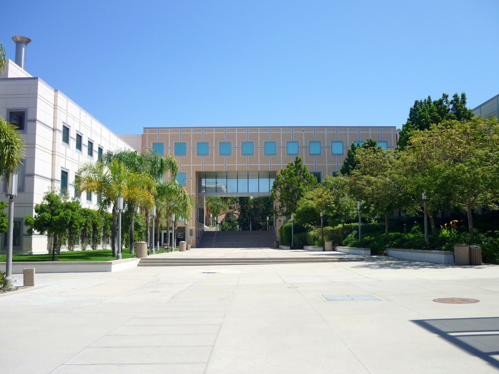 2048x1536 UC Irvine, Engineering