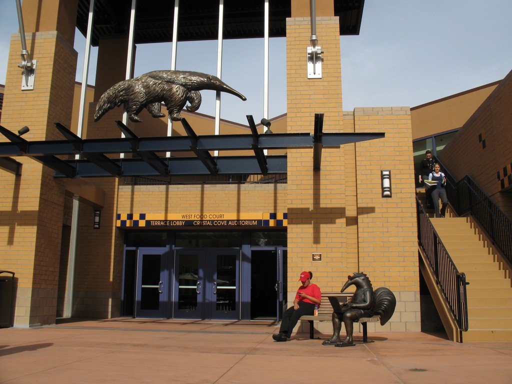 1024x768 View of the west side entrance to the student center; photograph at University of California, Irvine