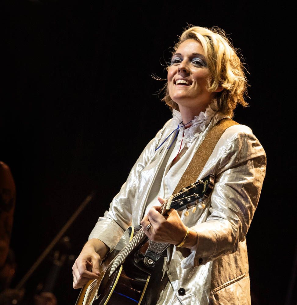 973x1000 Download American Singer Brandi Carlile Wallpaper