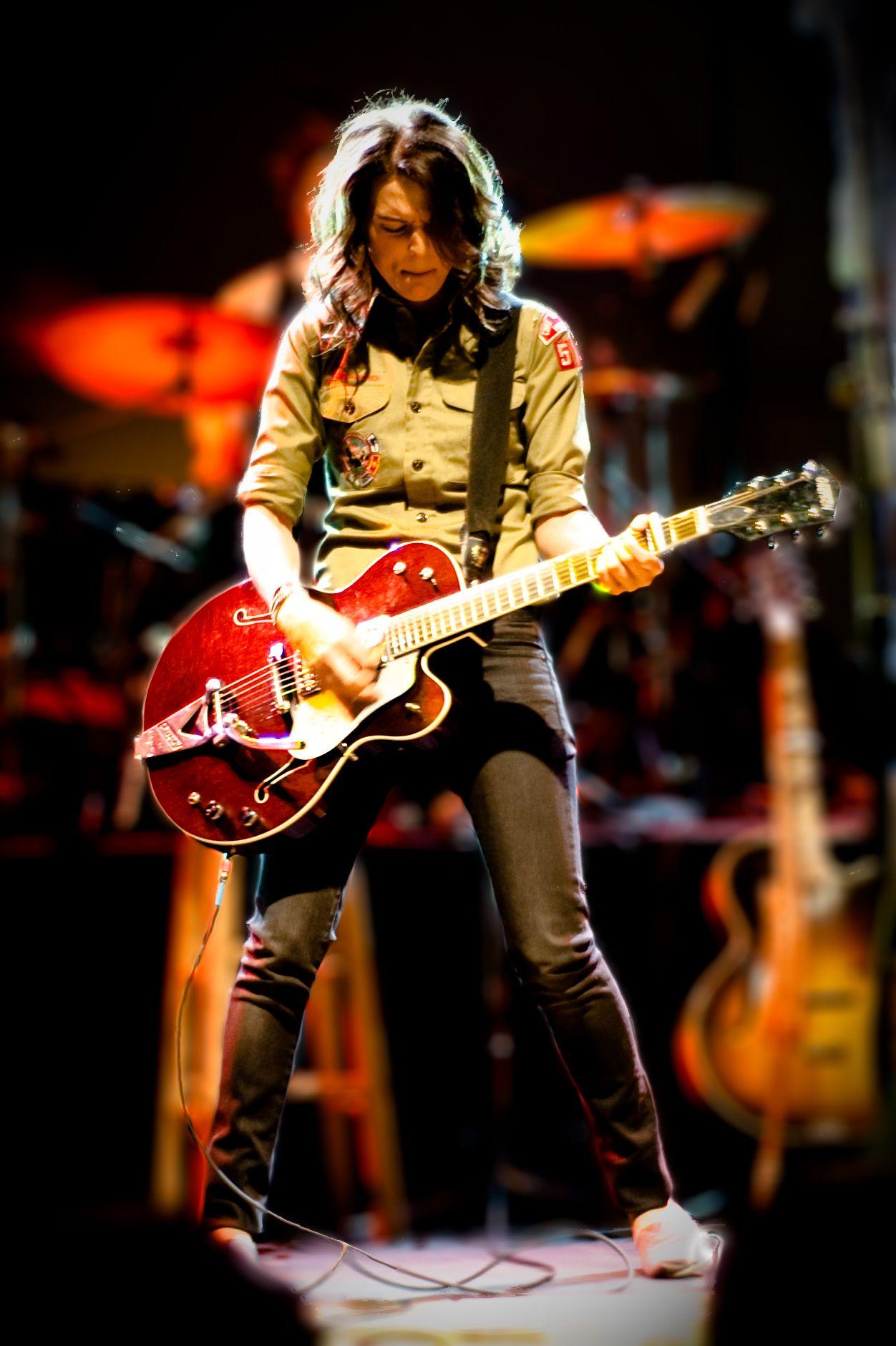 1252x1881 Brandi Carlile Wallpaper