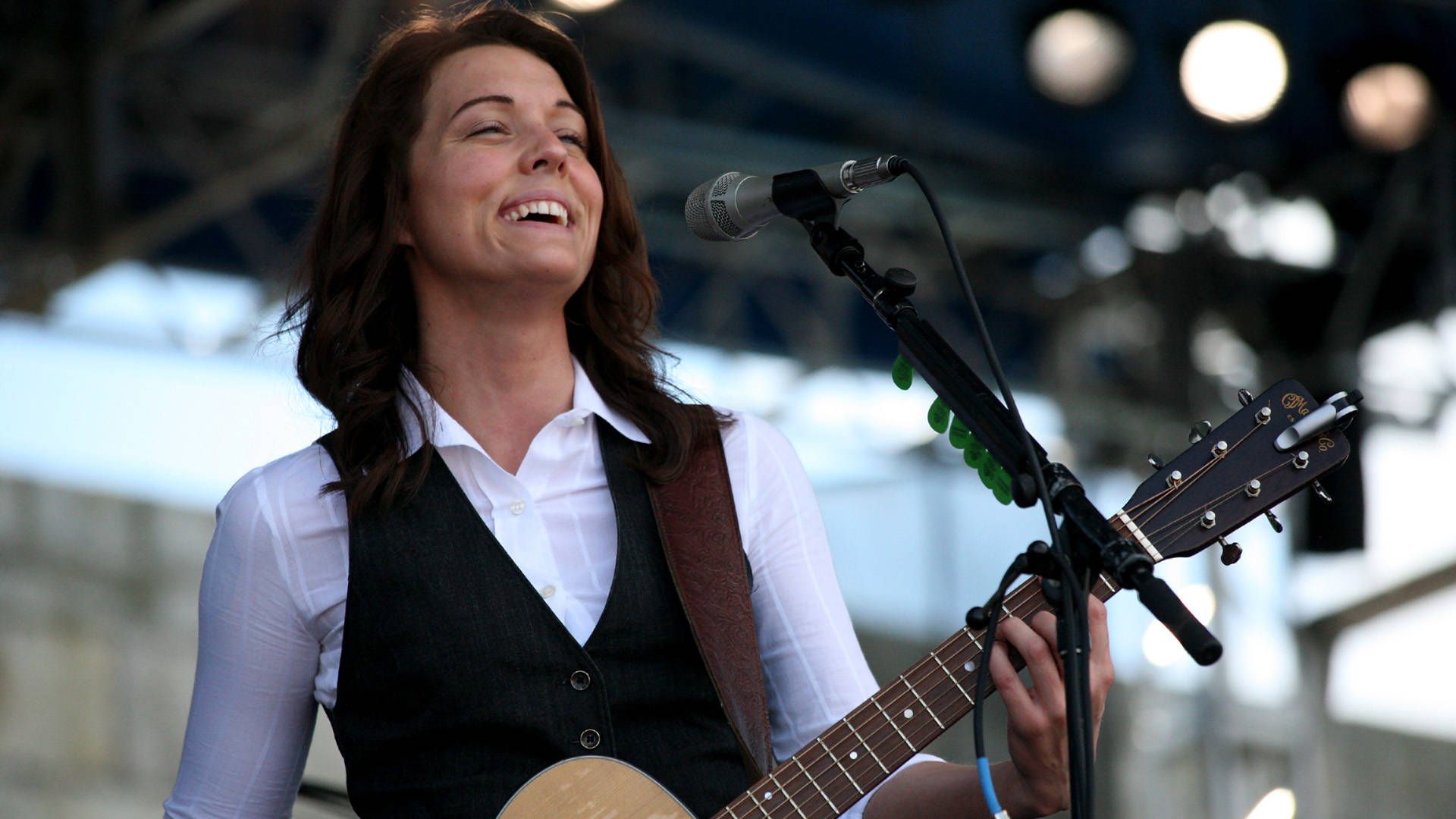 1920x1080 Download Grammy Winning Singer Brandi Carlile Rocking In Her Signature Vest Wallpaper