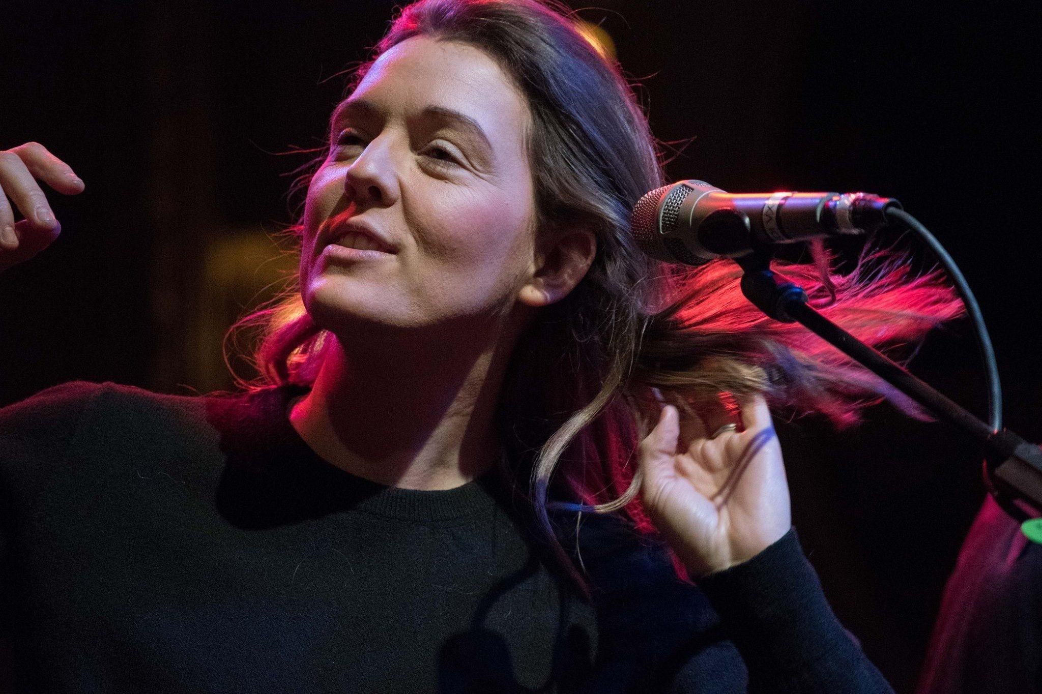 2048x1365 Brandi Carlile Wallpaper