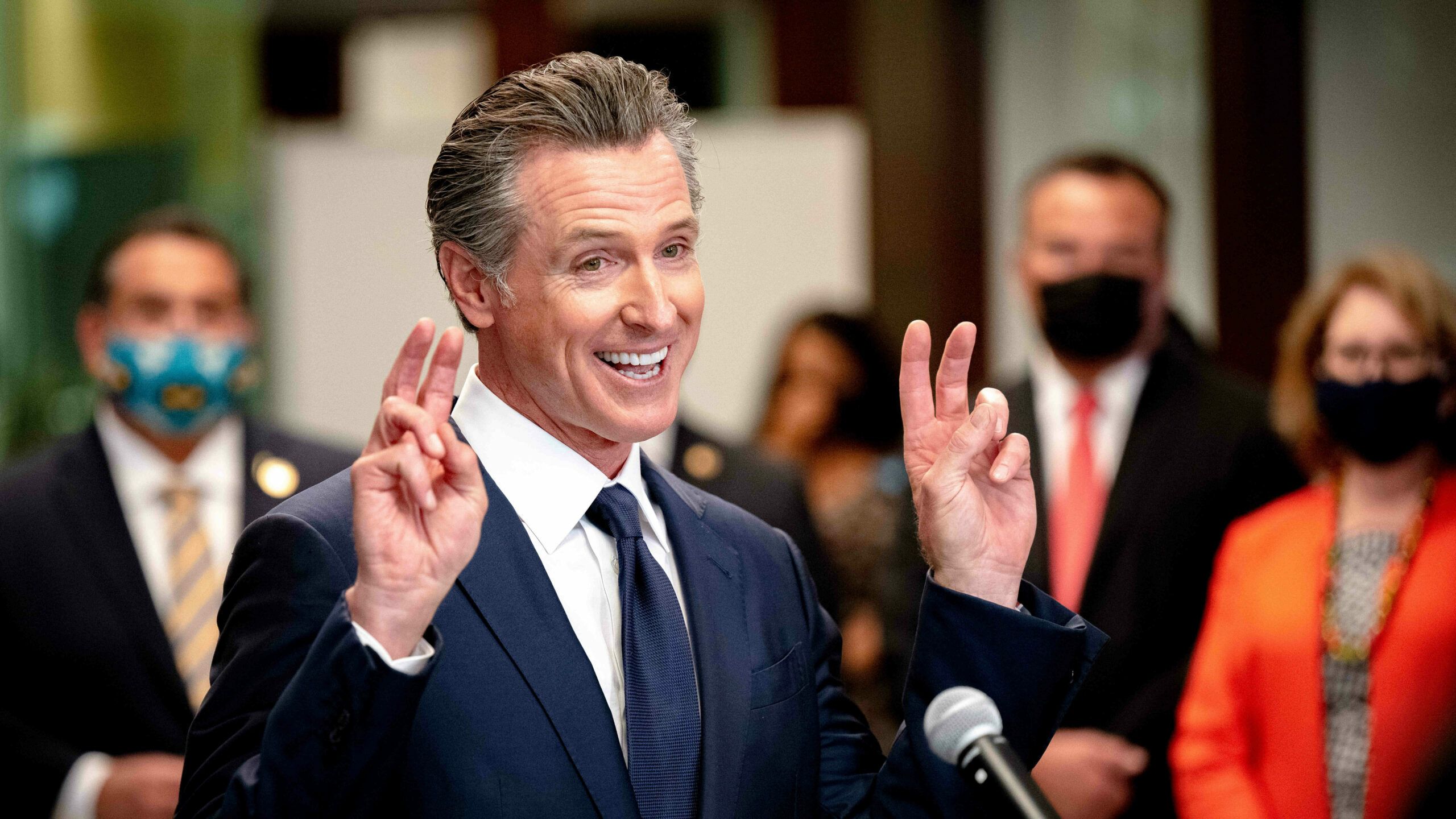 2560x1440 Gavin Newsom Is in Trouble. Could He Take Biden with Him?