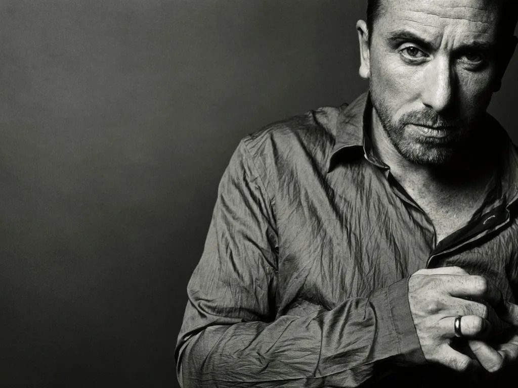 1024x768 Tim Roth, Sofia Vergara, Parker Posey & More Join 'The Brits Are Coming'