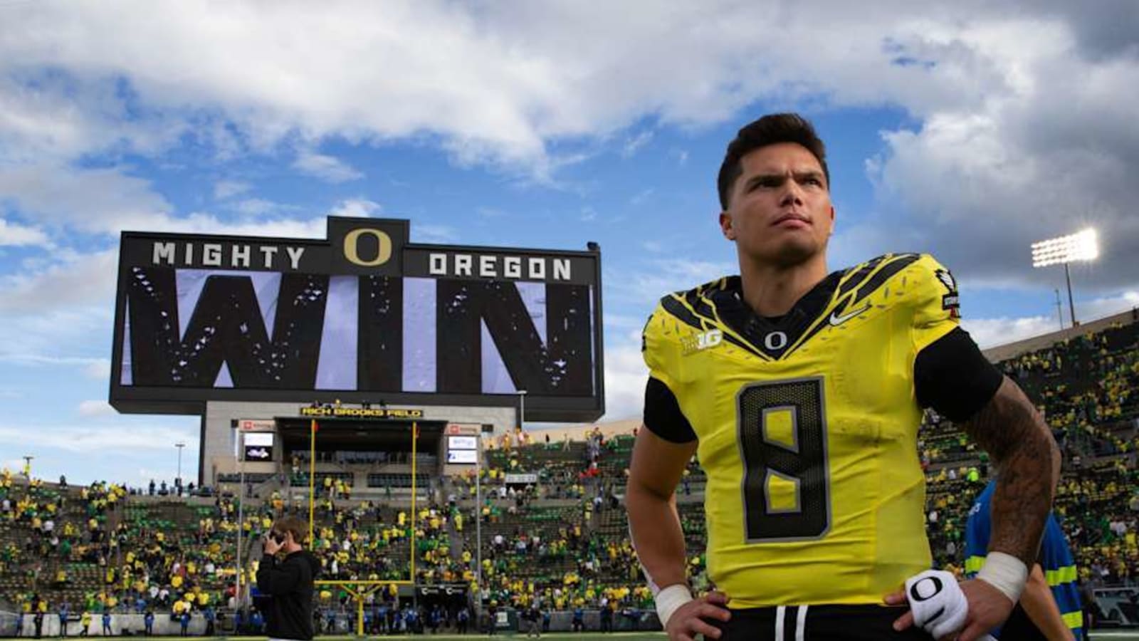 1600x900 Heisman Trophy Odds: Oregon Ducks Dillon Gabriel Jumps Miami's Cam Ward